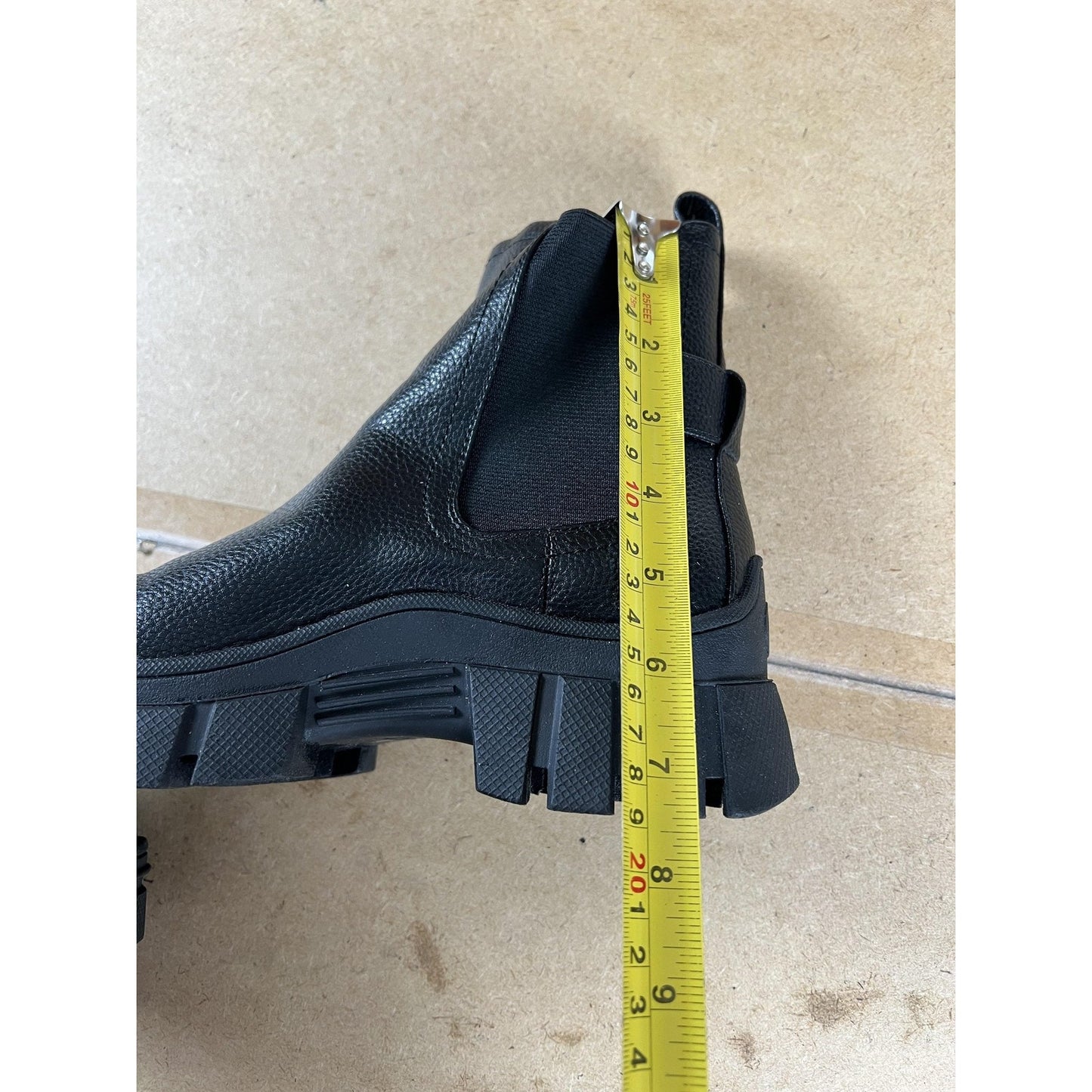GUESS Boot Womens Size 7 Black Chelsea Faux Leather Ankle Lined Lug Sole