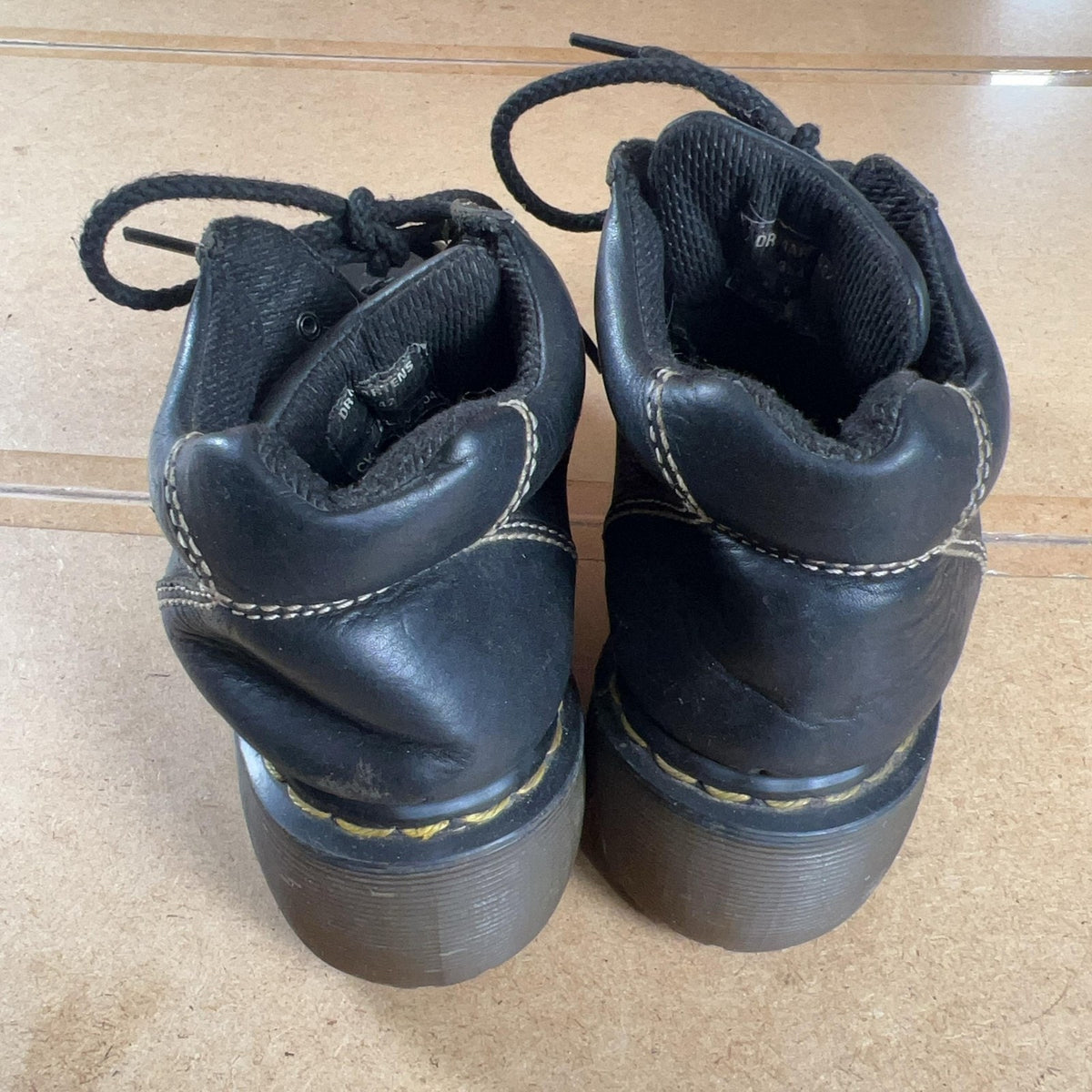 Dr. Martens Shoes Mens Size 7 Black Derby Leather Lace Up 1460 Slip Resistant