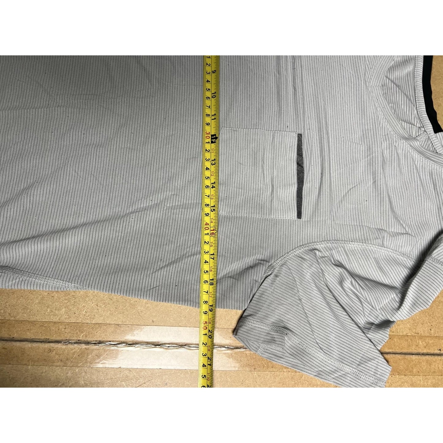 Lululemon Shirt Mens L Gray Striped Lightweight Crew Neck Athletic Running