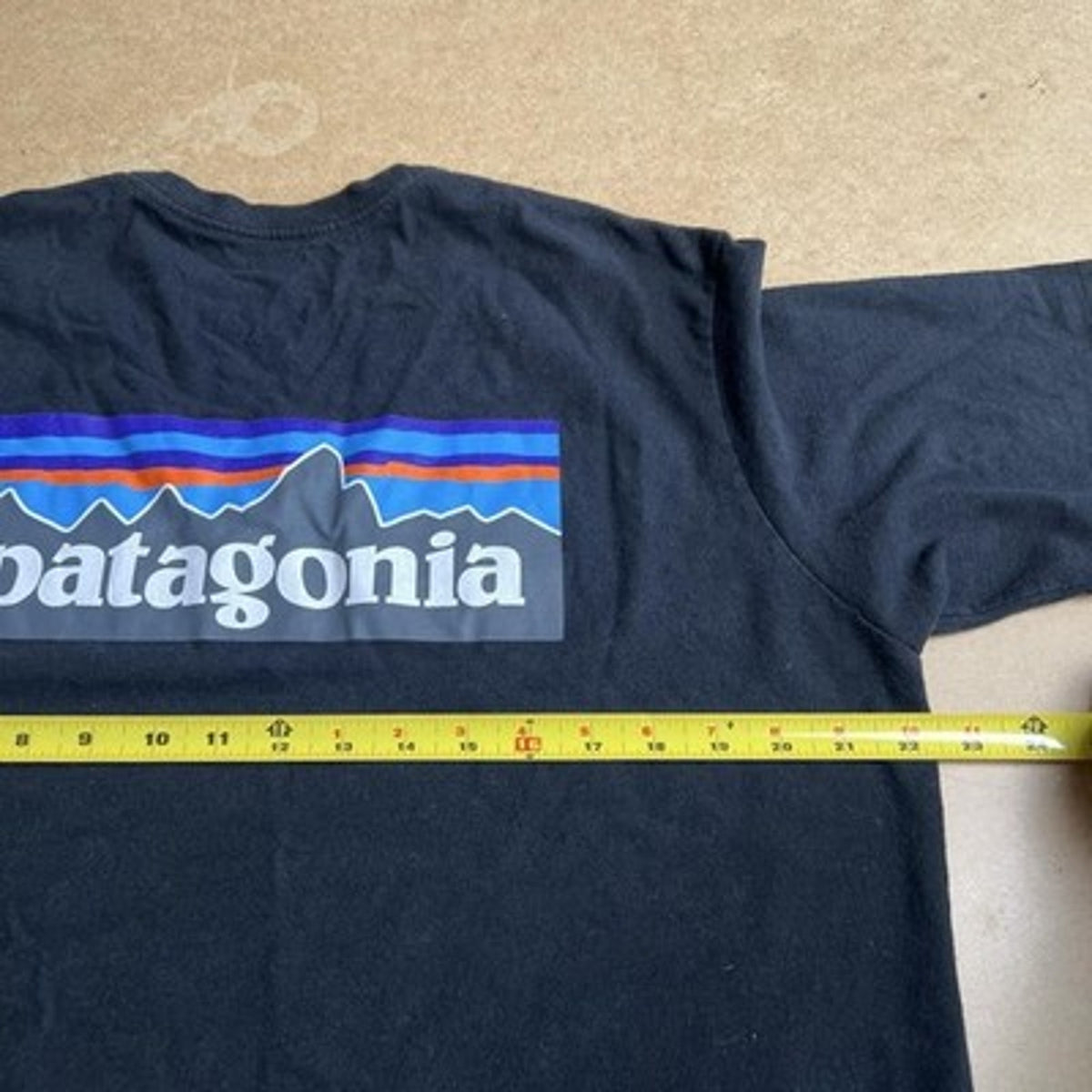 Patagonia Shirt Mens L Black Short Sleeve Crew Neck Tagless Back Graphic