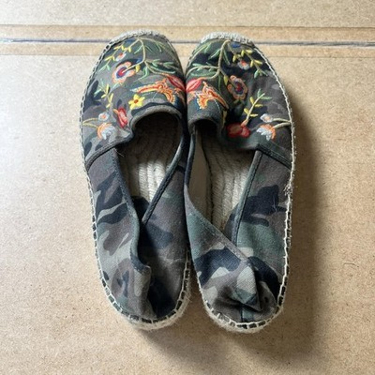 Johnny Was Espadrille Flats Womens 7.5 Multicolor Camo Floral Canvas Shoes