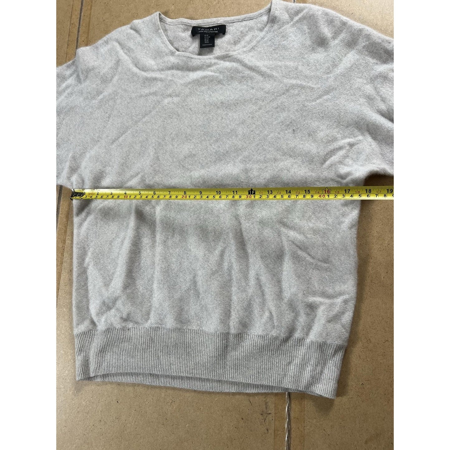 Tahari T-Shirt Womens M Gray Crew Neck Long Sleeve 100% Cashmere Knit Pullover