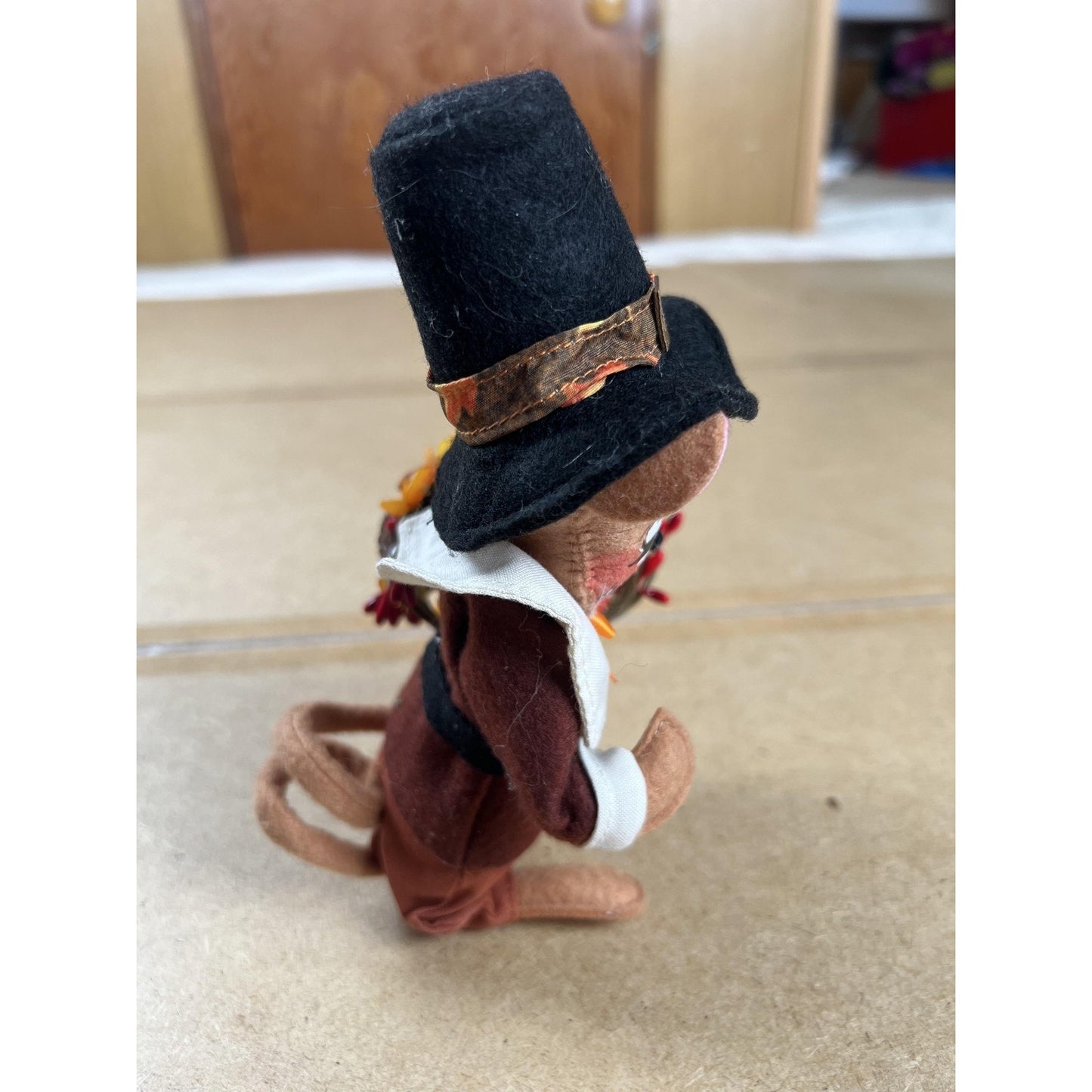Pilgrim Mouse Felt Figurine Thanksgiving Decor Holding Fall Wreath Holiday