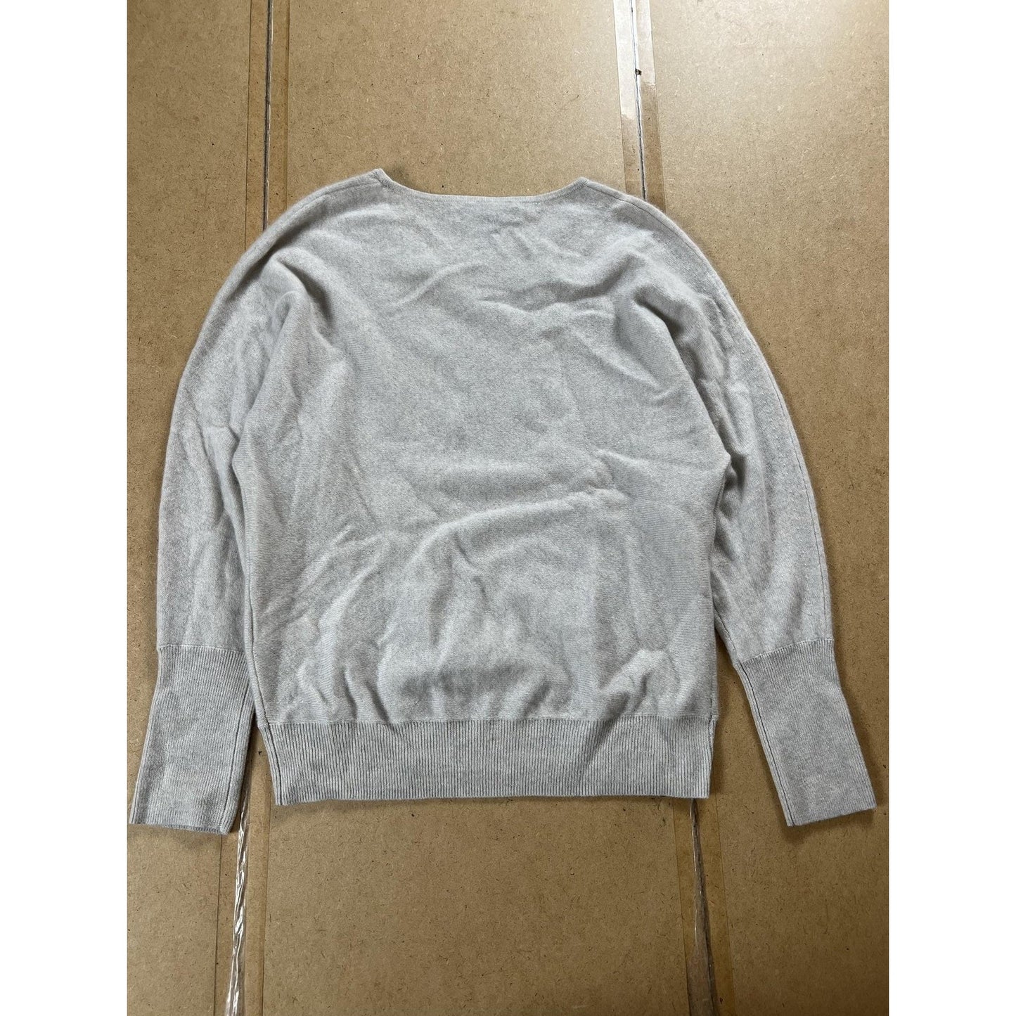 Tahari T-Shirt Womens M Gray Crew Neck Long Sleeve 100% Cashmere Knit Pullover