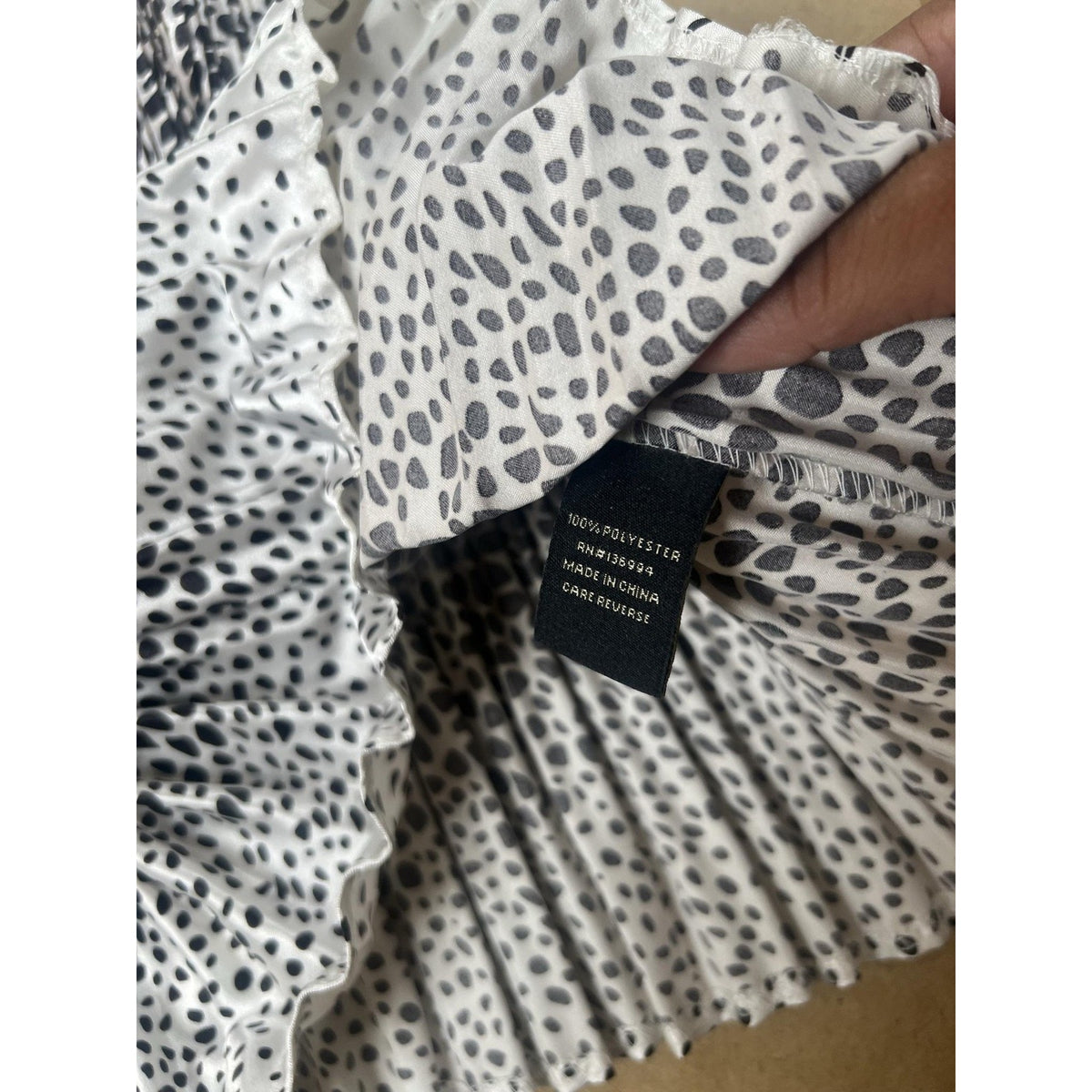 Tunic Womens L White V-Neck Cap Sleeve Pleated Polka Dot Chiffon Lined