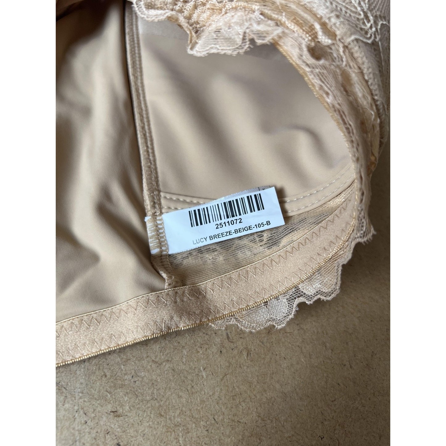 Lucy Breeze Bra Womens 46B Beige Longline Molded Lightly Lined Lace Nylon
