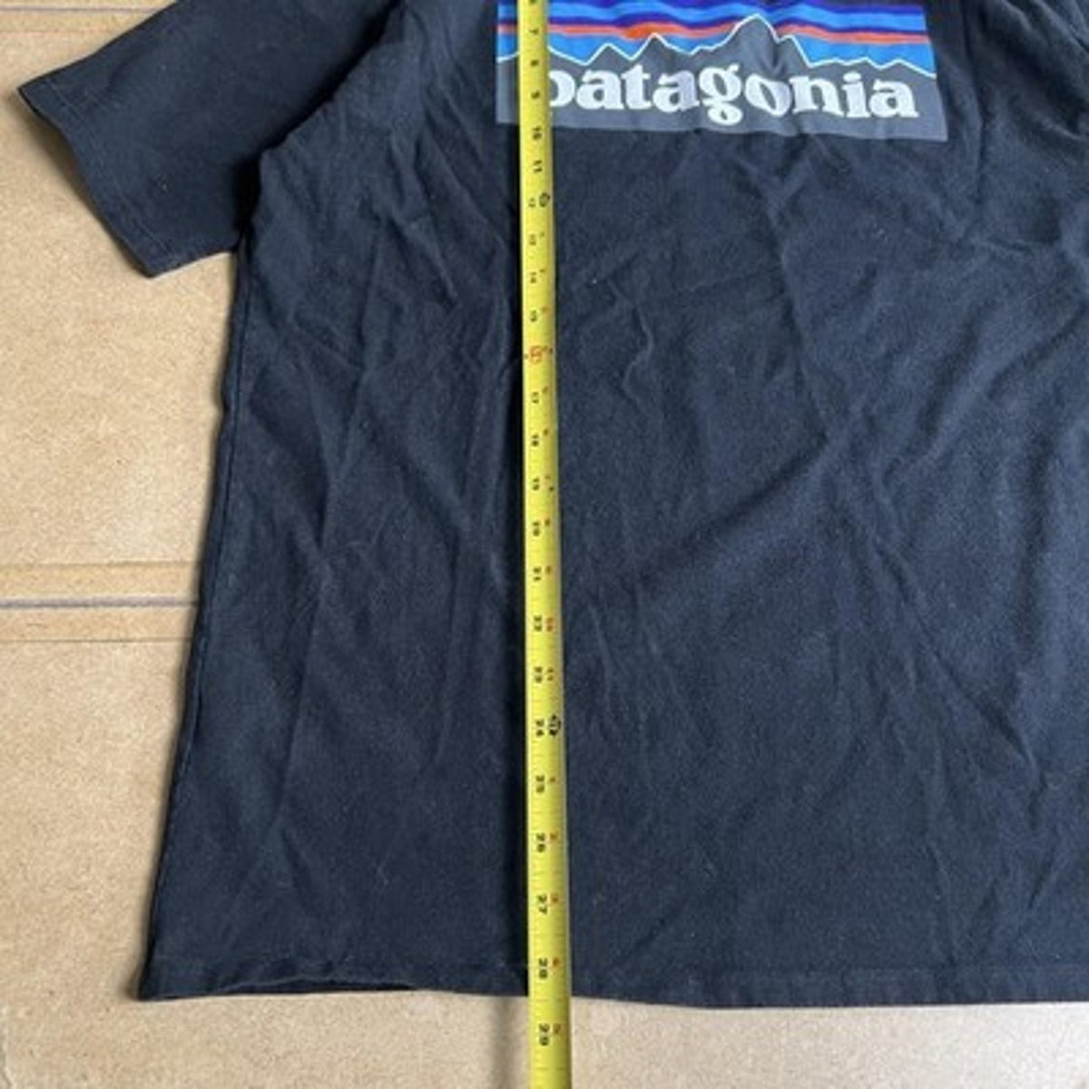 Patagonia Shirt Mens L Black Short Sleeve Crew Neck Tagless Back Graphic