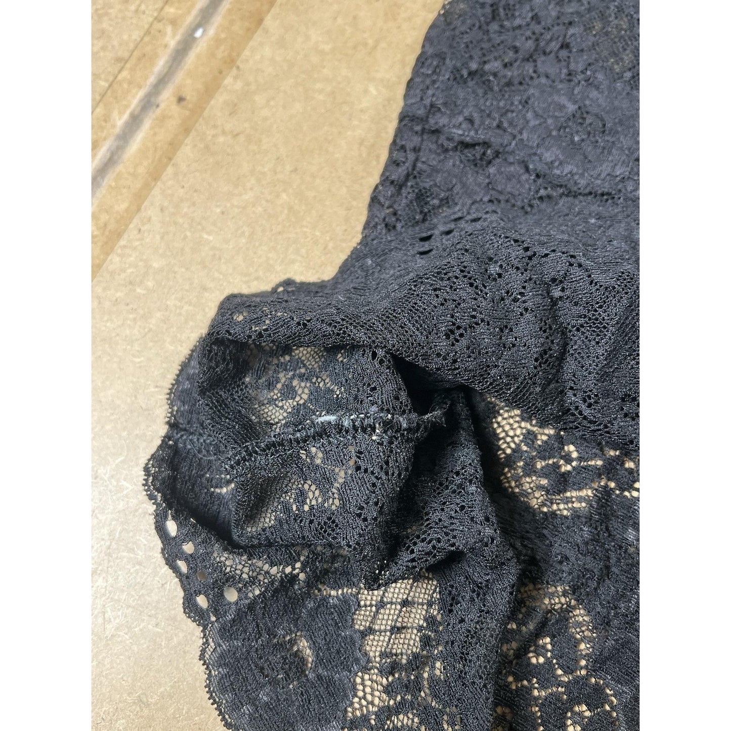 Banana Republic Tank Womens L Black Lace V-Neck Floral Lightweight Camisole