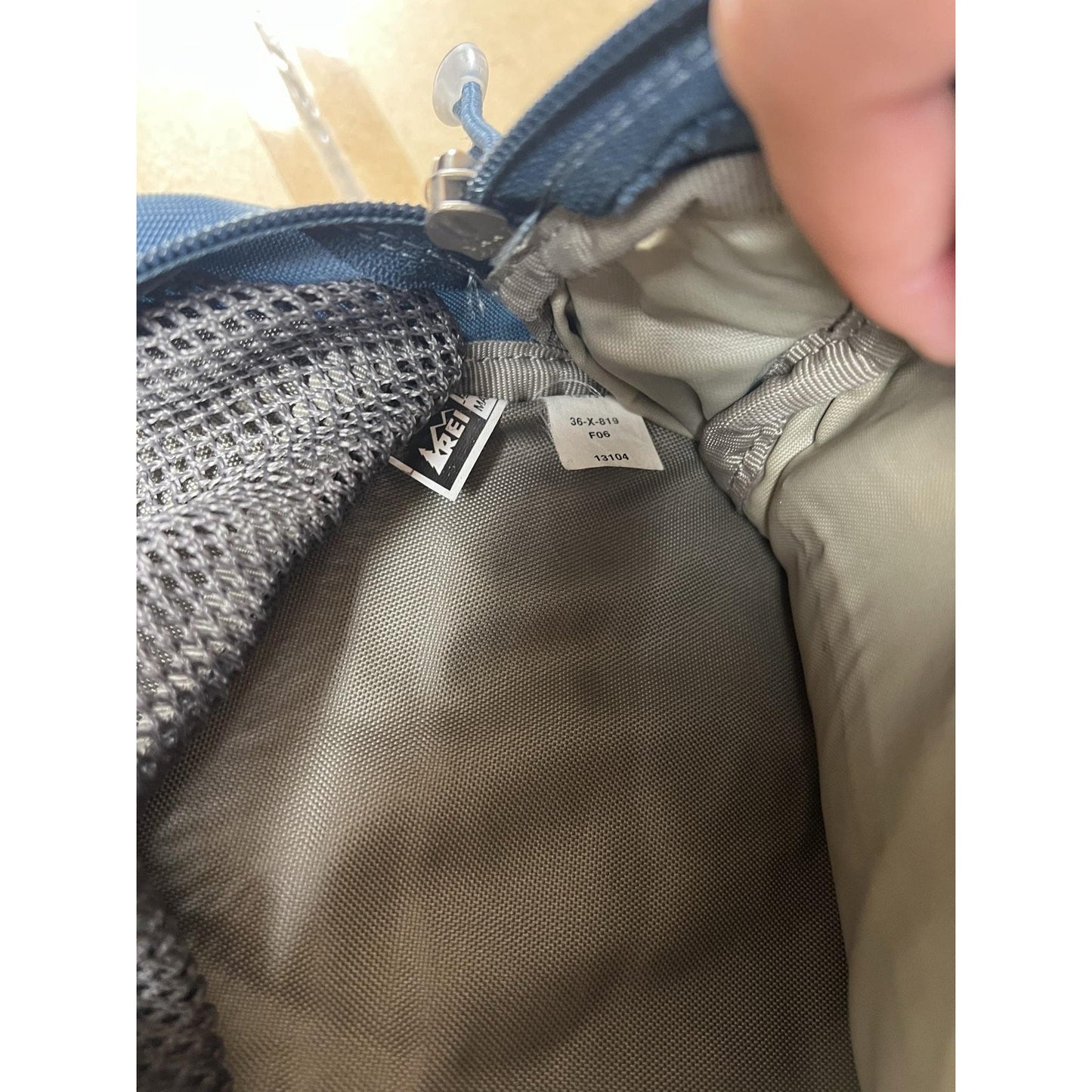 REI Shoulder Bag Mens One Size Blue Nylon Sling Pack 3 Pockets Hiking Summer