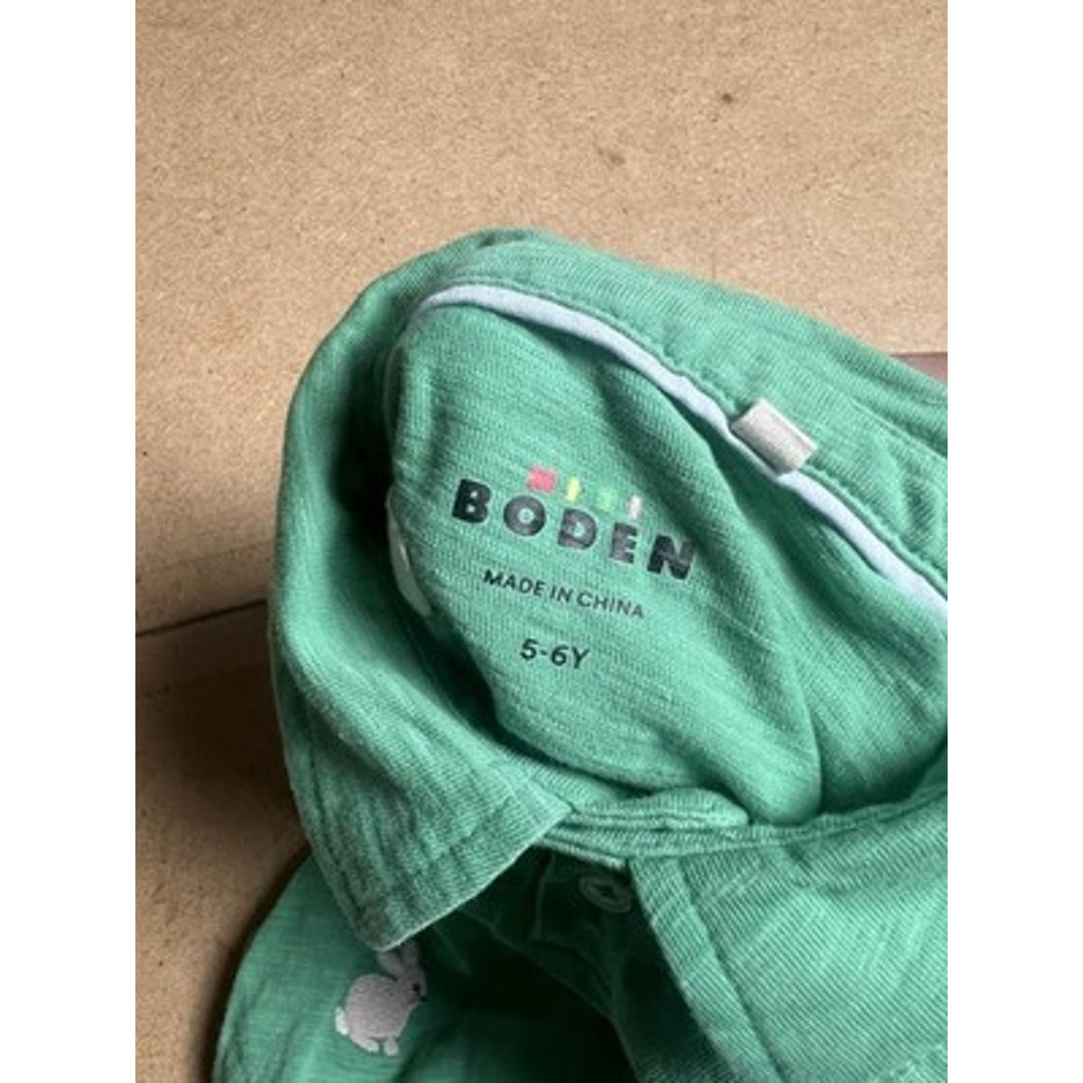 Mini Boden Polo Boys 5T Green Short Sleeve Collared Pocket Embroidered Bunny