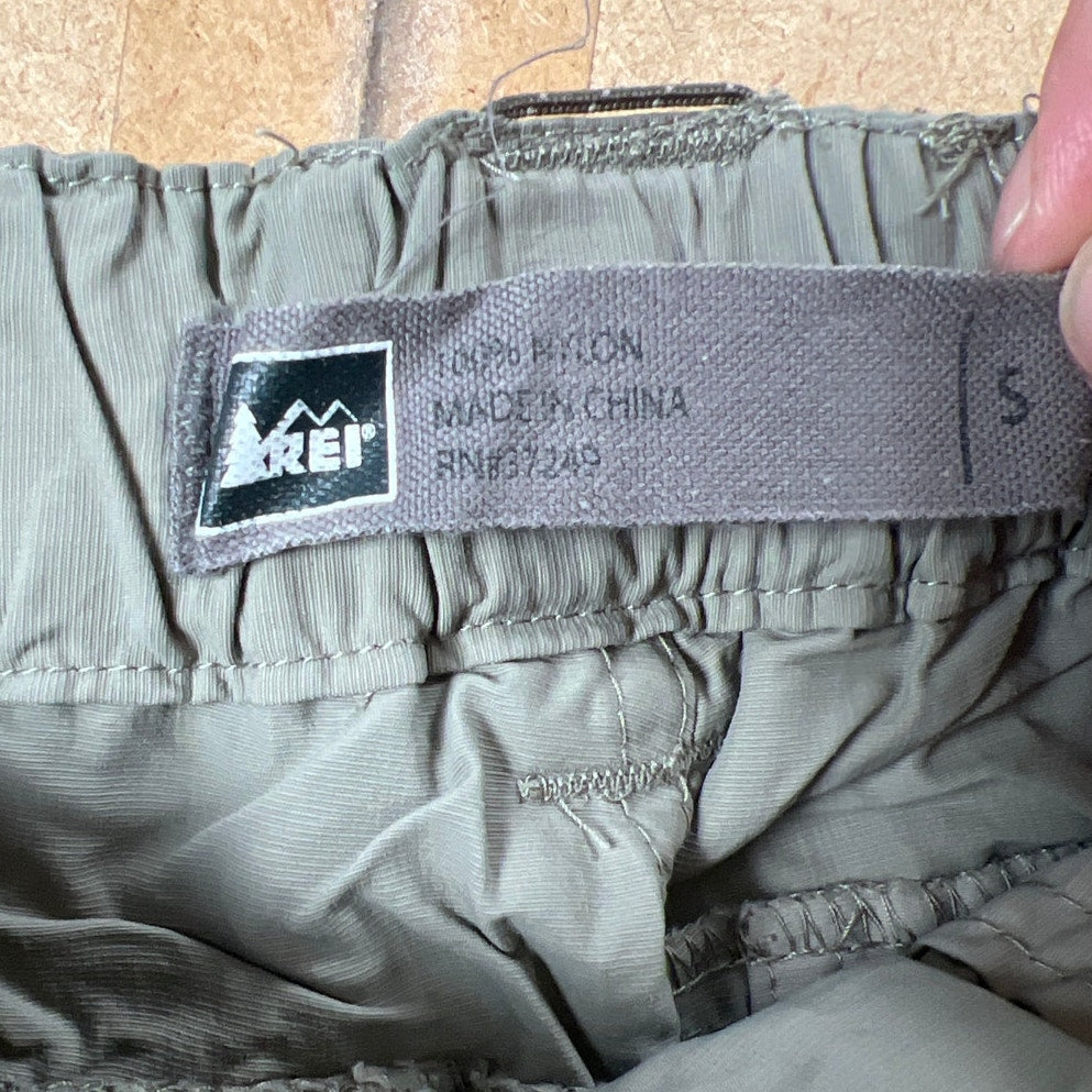 REI Tan/Gray Men Hiking Shorts Size Small