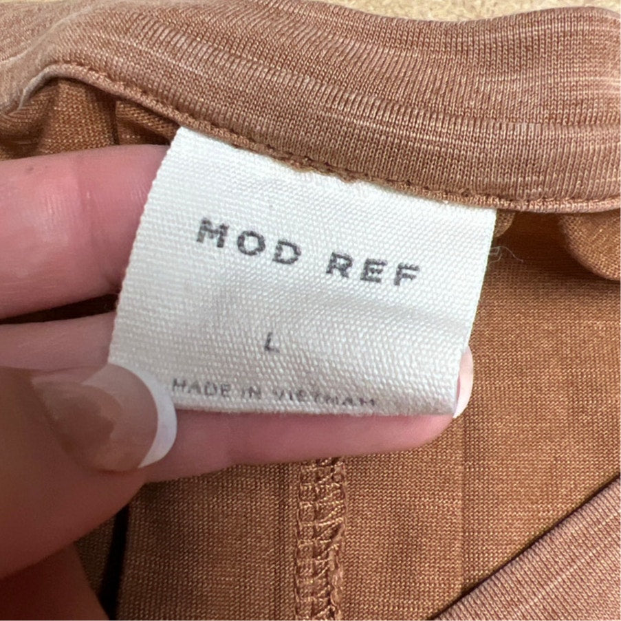 Mod Ref Women's Pleated Back Short Sleeve Shirt V Neck Size Large  Modal Blend