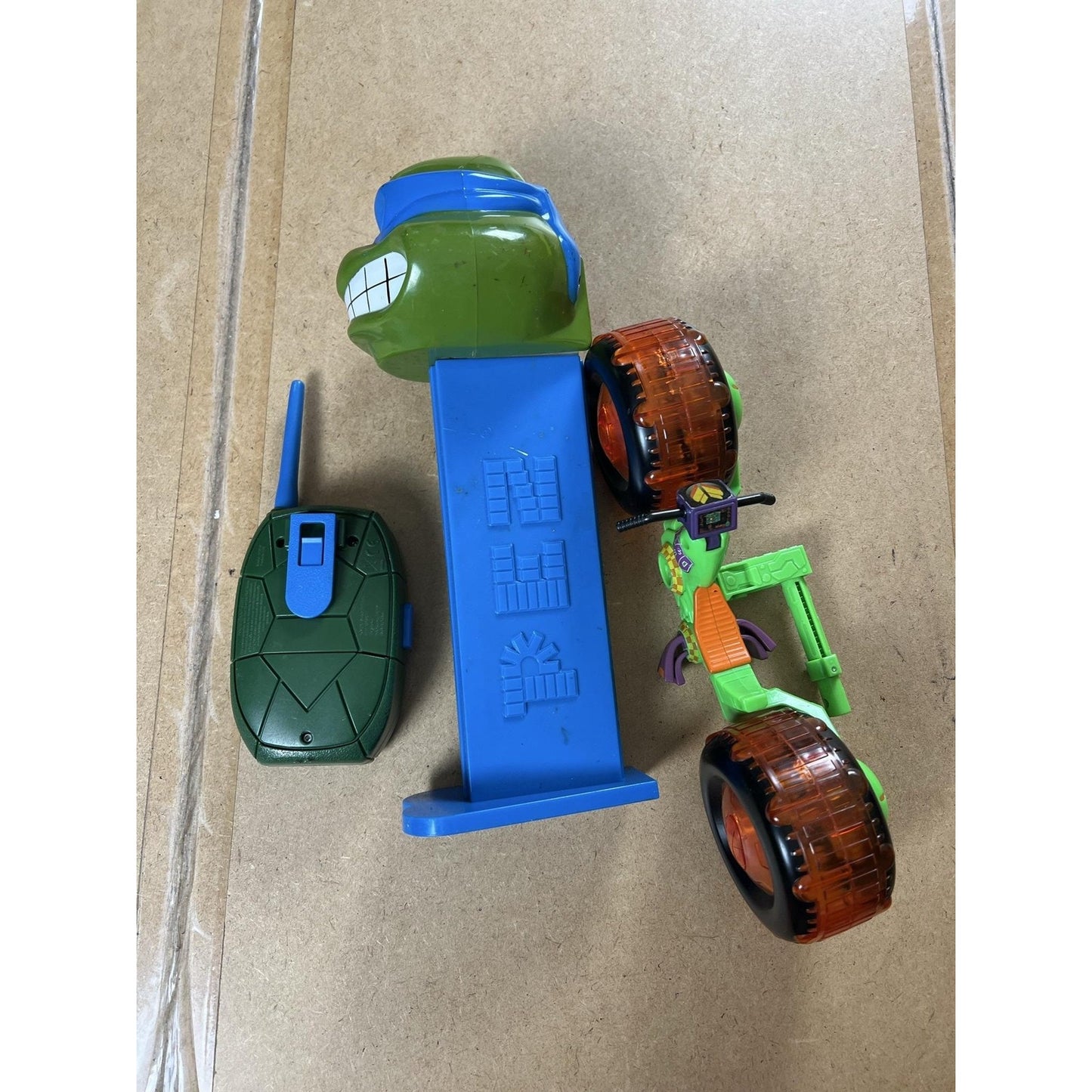 Teenage Mutant Ninja Turtles Leonardo Head Launcher Remote Vehicle Toy W/Remote