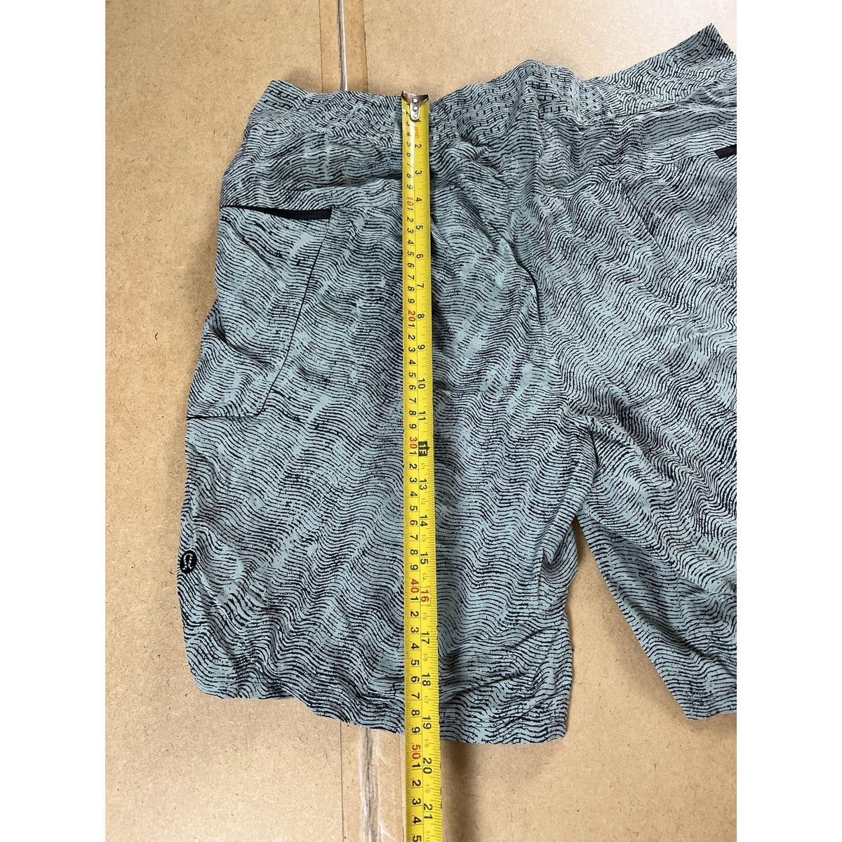 Lululemon Shorts Mens 33 Green Bermuda Microfiber Drawstring Elastic Pockets