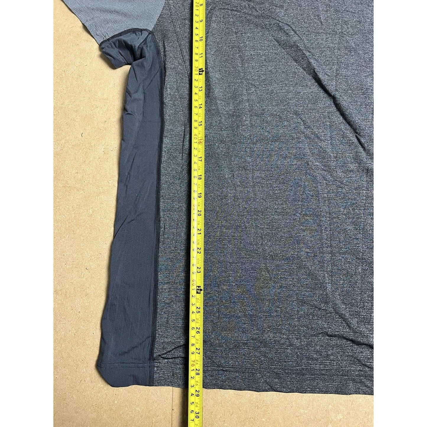 Lululemon Shirt Mens M Gray Polyester Blend Athletic Moisture Wicking Tagless