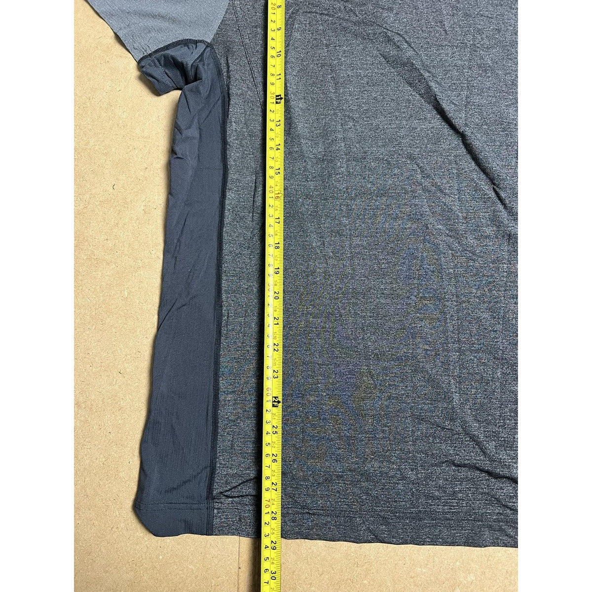 Lululemon Shirt Mens M Gray Polyester Blend Athletic Moisture Wicking Tagless