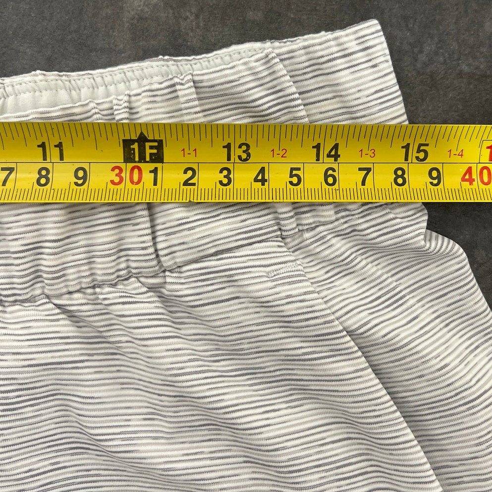 Lululemon Size 8 Nylon On the Fly MR Short 2.5" Heather Gray