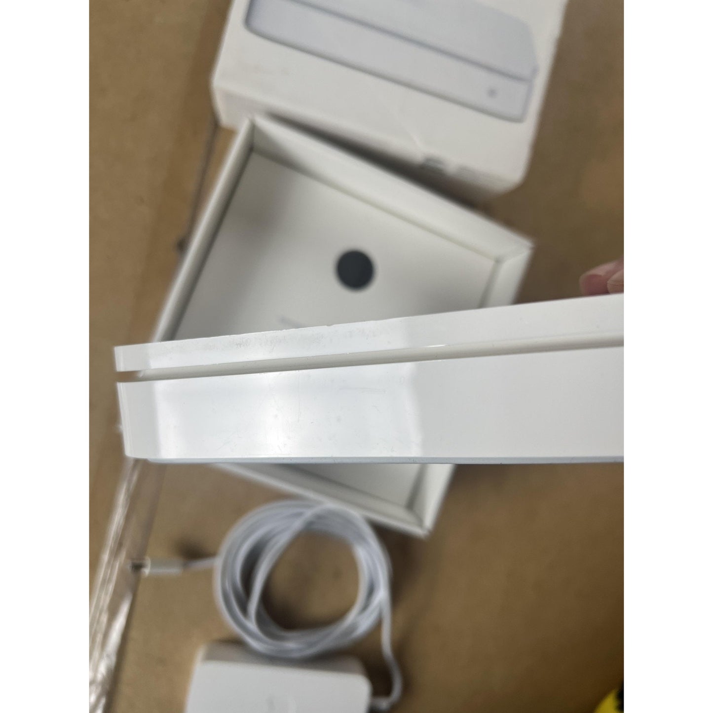 Apple AirPort Extreme Desktop Wi-Fi Router 802.11n White A1408 GigE USB