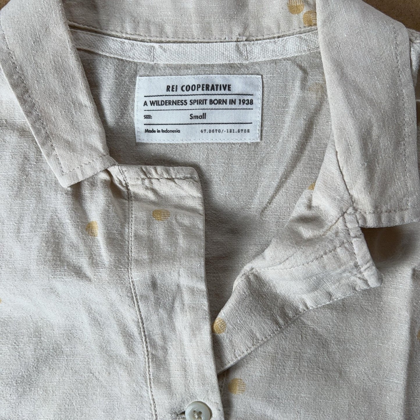 REI Cooperative Polo Unisex S Beige Polka Dot Hemp Cotton Relaxed Casual