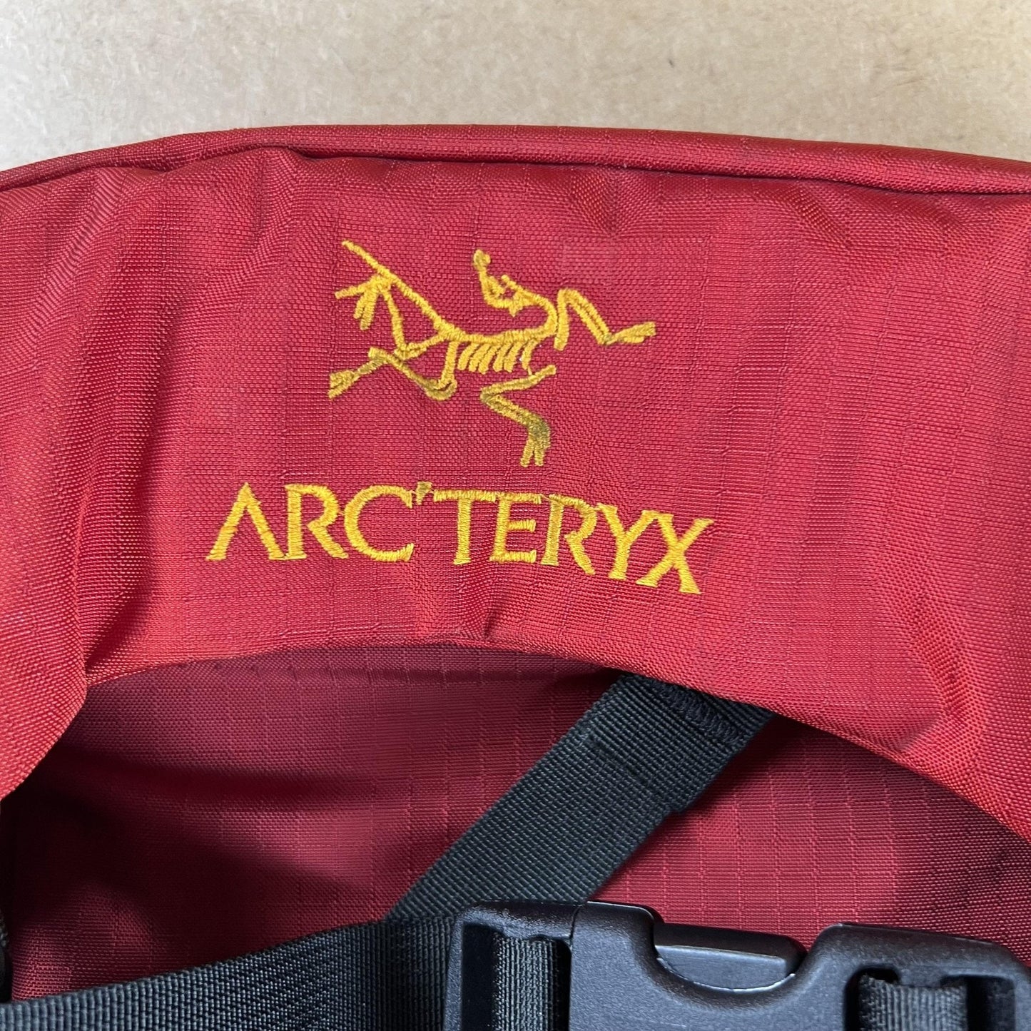 Arc'teryx Waist Pack Red One Size Hiking Hip Belt 4 Pockets Nylon Men Zip