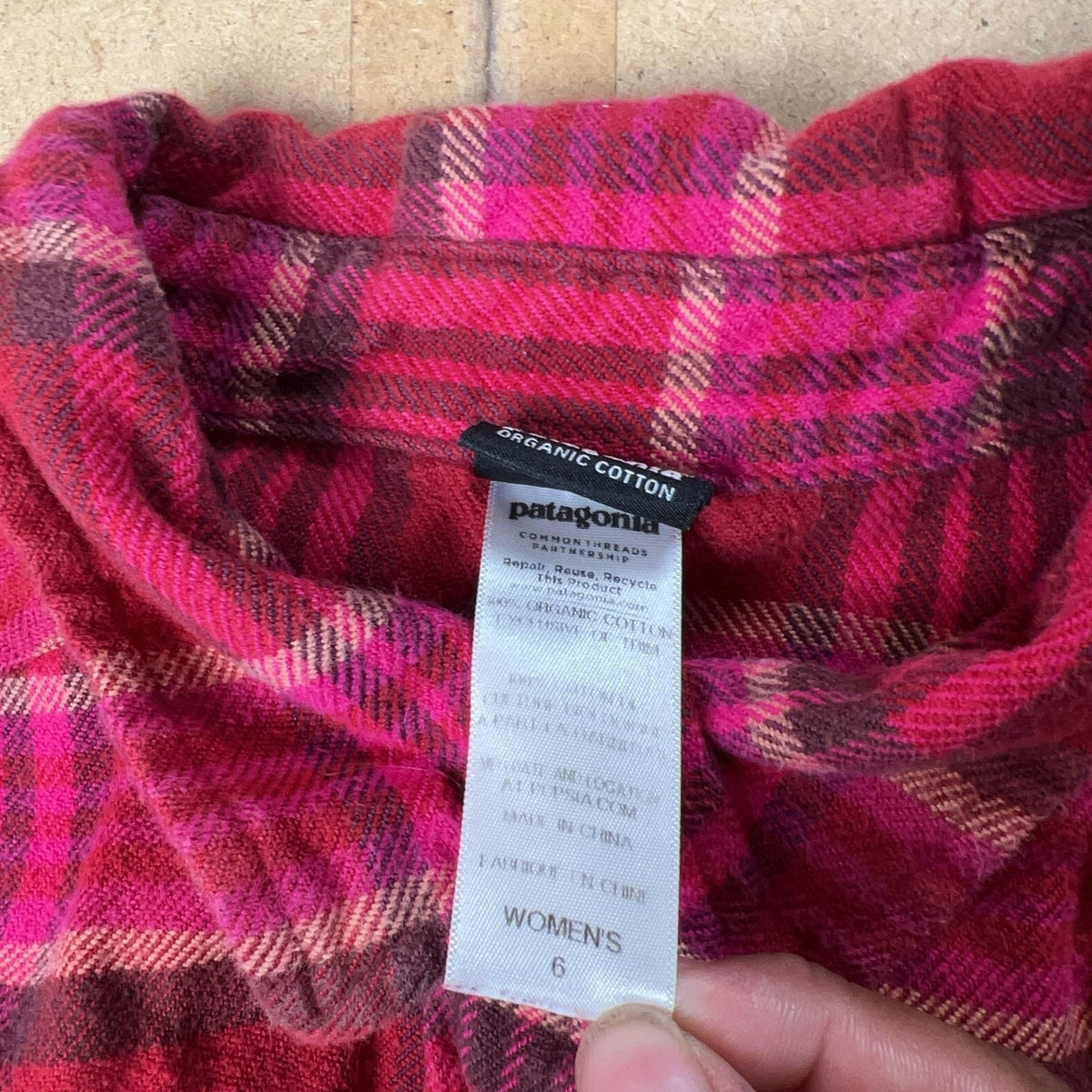 Patagonia Womens 6 Red Pink Plaid Organic Cotton Button Front Flannel Shirt