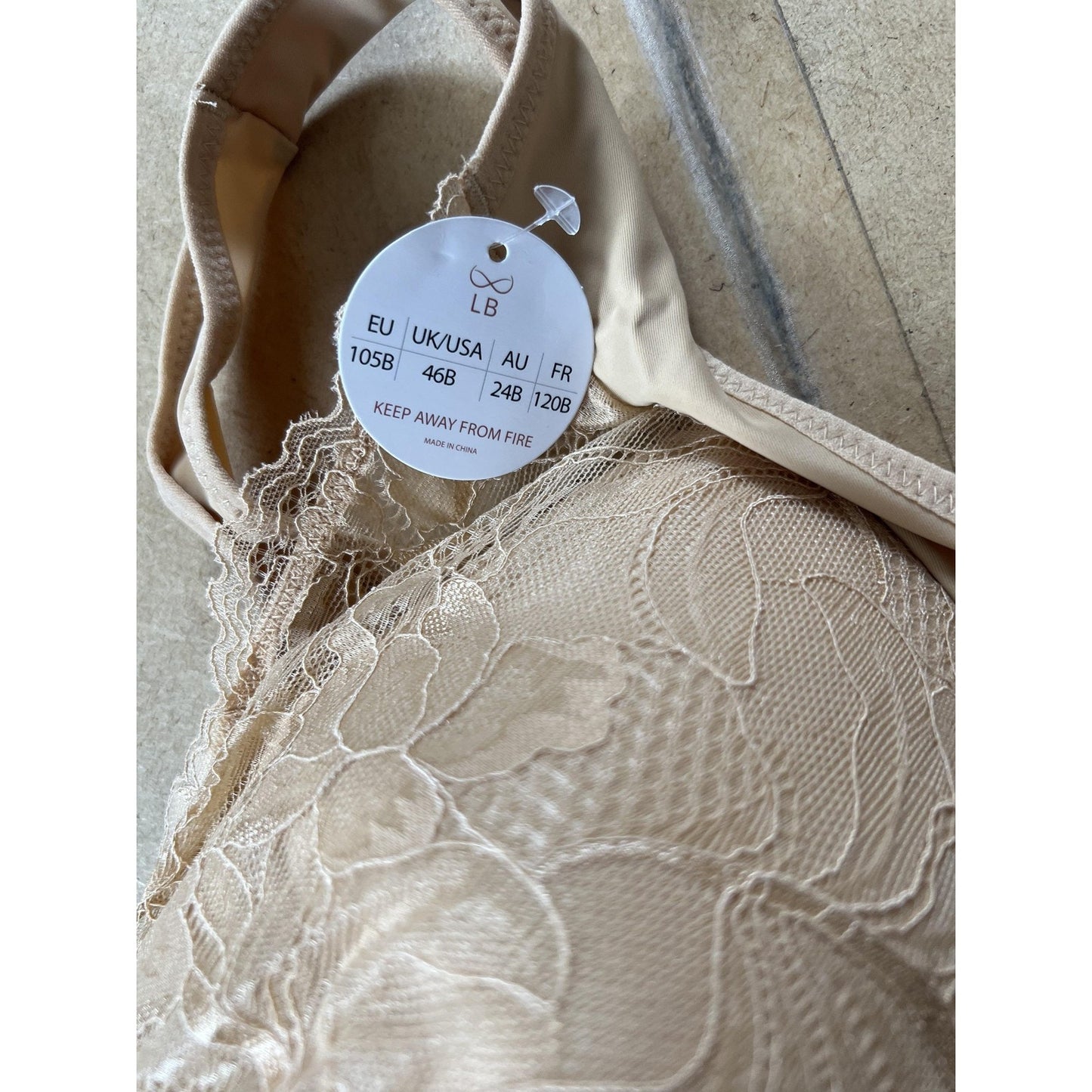 Lucy Breeze Bra Womens 46B Beige Longline Molded Lightly Lined Lace Nylon