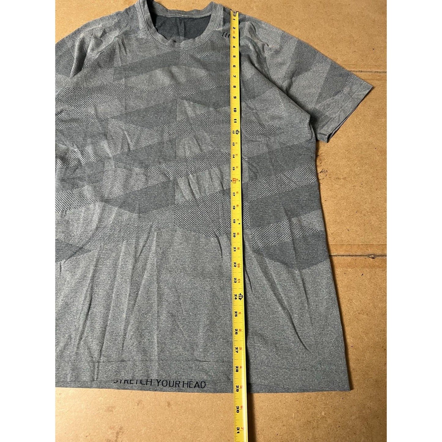 Shirt Mens M Gray Seamless Moisture Wicking Breathable Athletic Crew Tagless