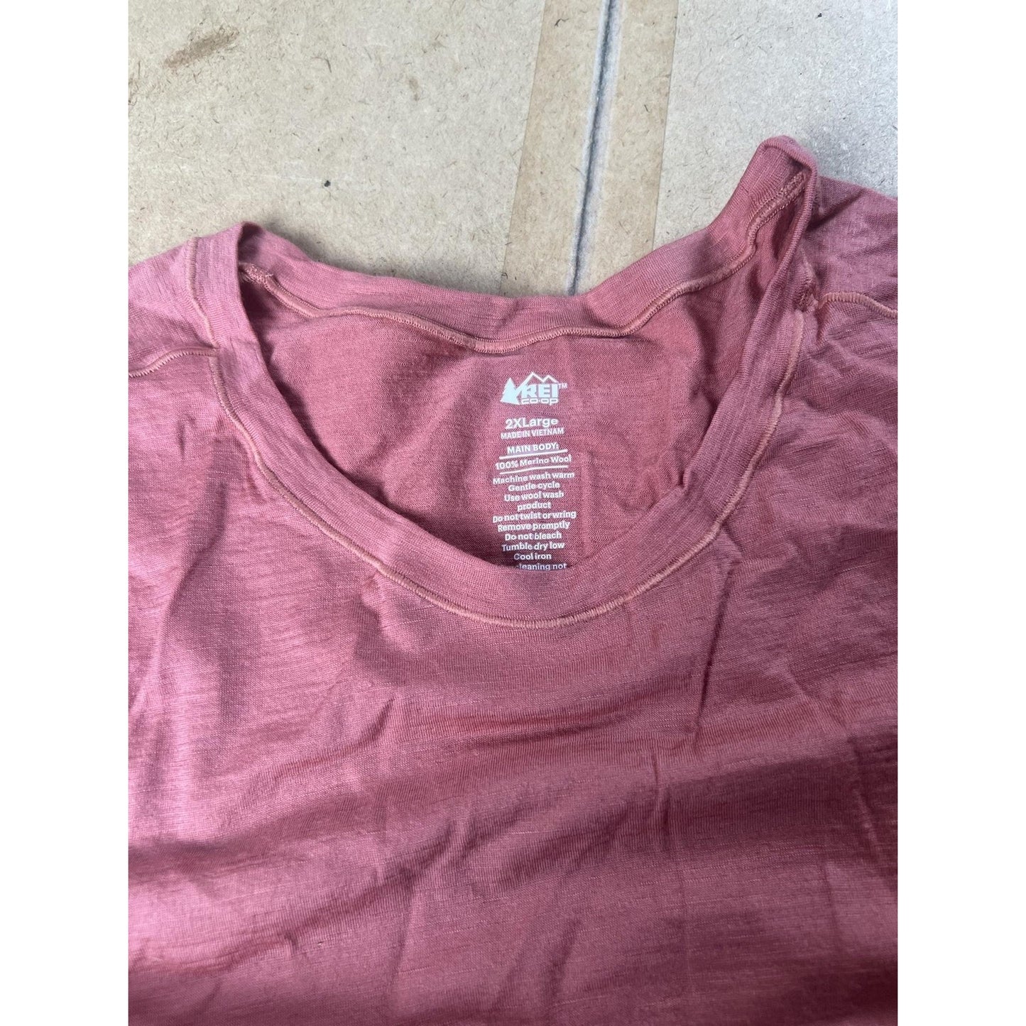 REI T-Shirt Unisex 2X-Large Pink Long Sleeve 100% Merino Wool Jersey Pullover
