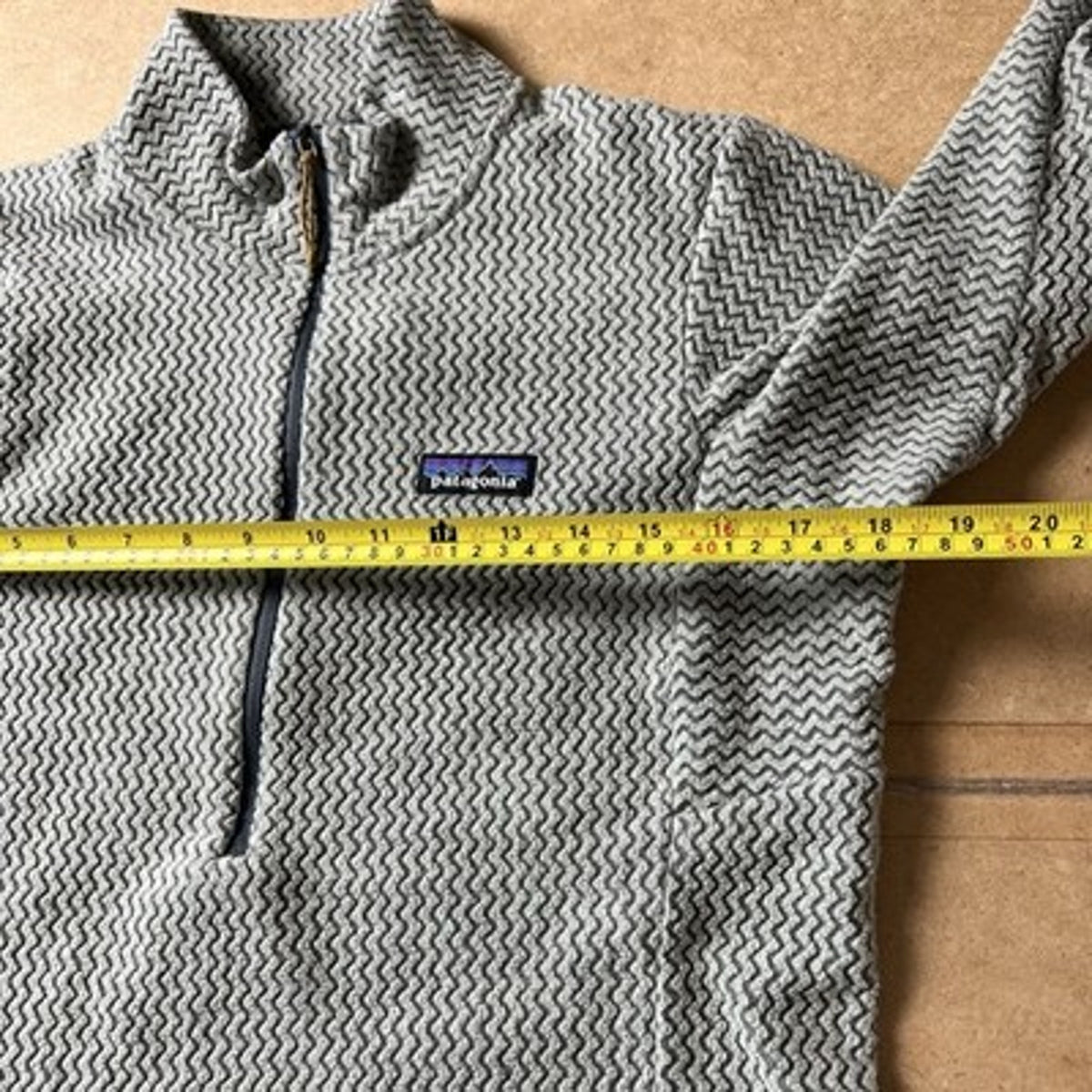 Patagonia Sweater Womens M Gray Pullover Mock Neck 1/4 Zip Fleece Geometric
