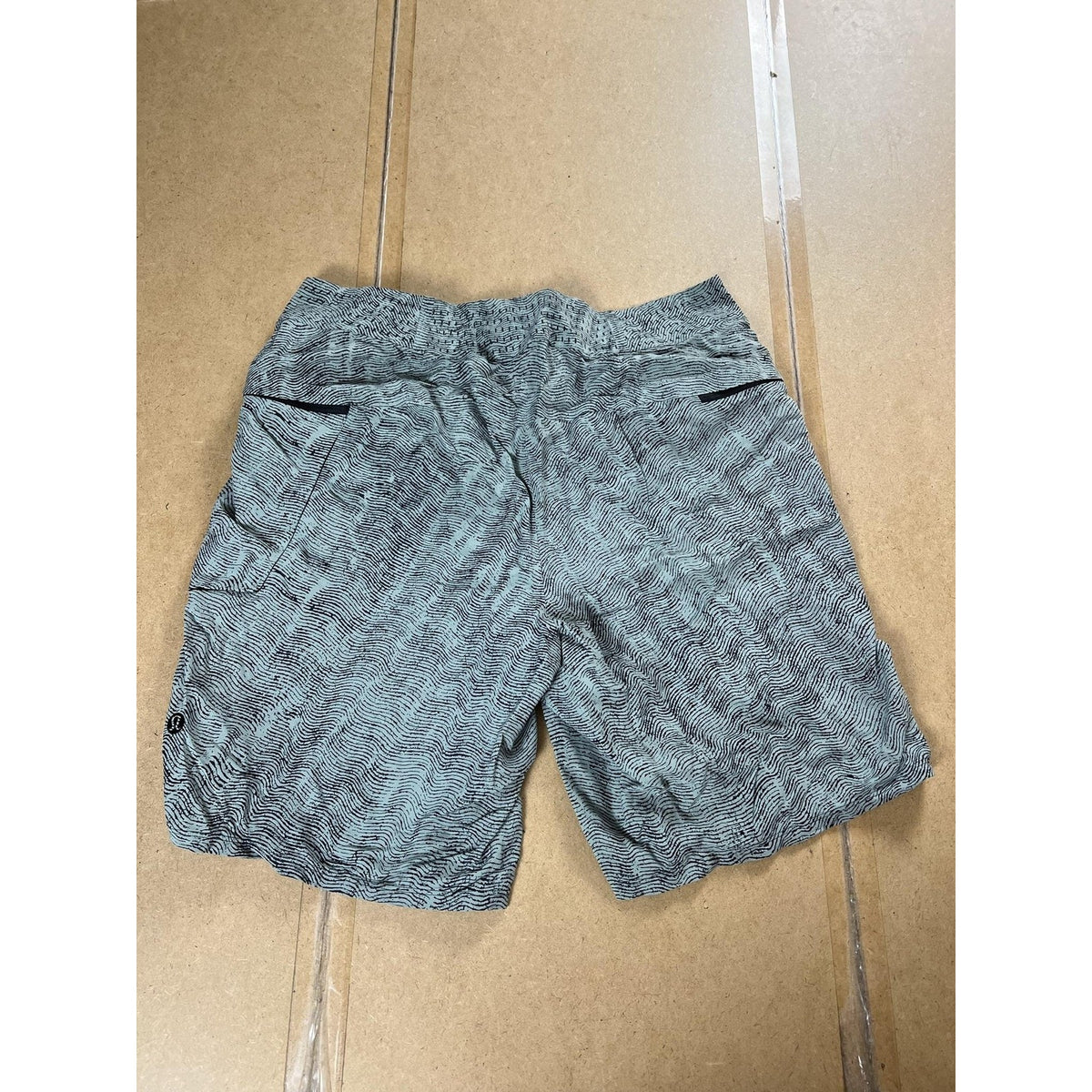 Lululemon Shorts Mens 33 Green Bermuda Microfiber Drawstring Elastic Pockets