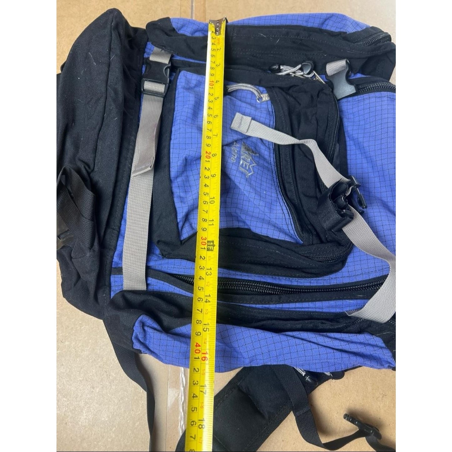 REI Alpine Hiking Backpack Blue Black Nylon Padded Hip Belt Mens One Size Travel