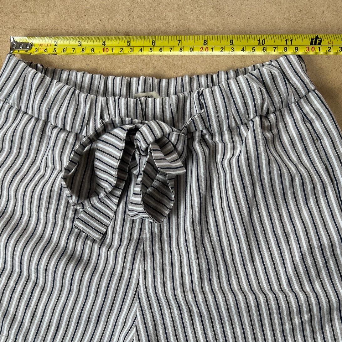 Pull & Bear Women Black And White Short Size S