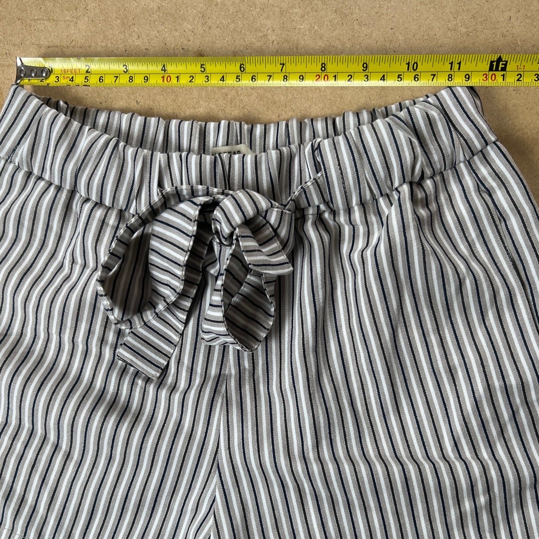 Pull & Bear Women Black And White Short Size S