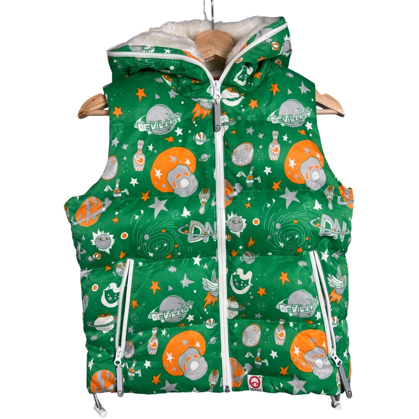 Devil Nut Under Red Flag Vest Jacket Size Medium polyester Green Teen