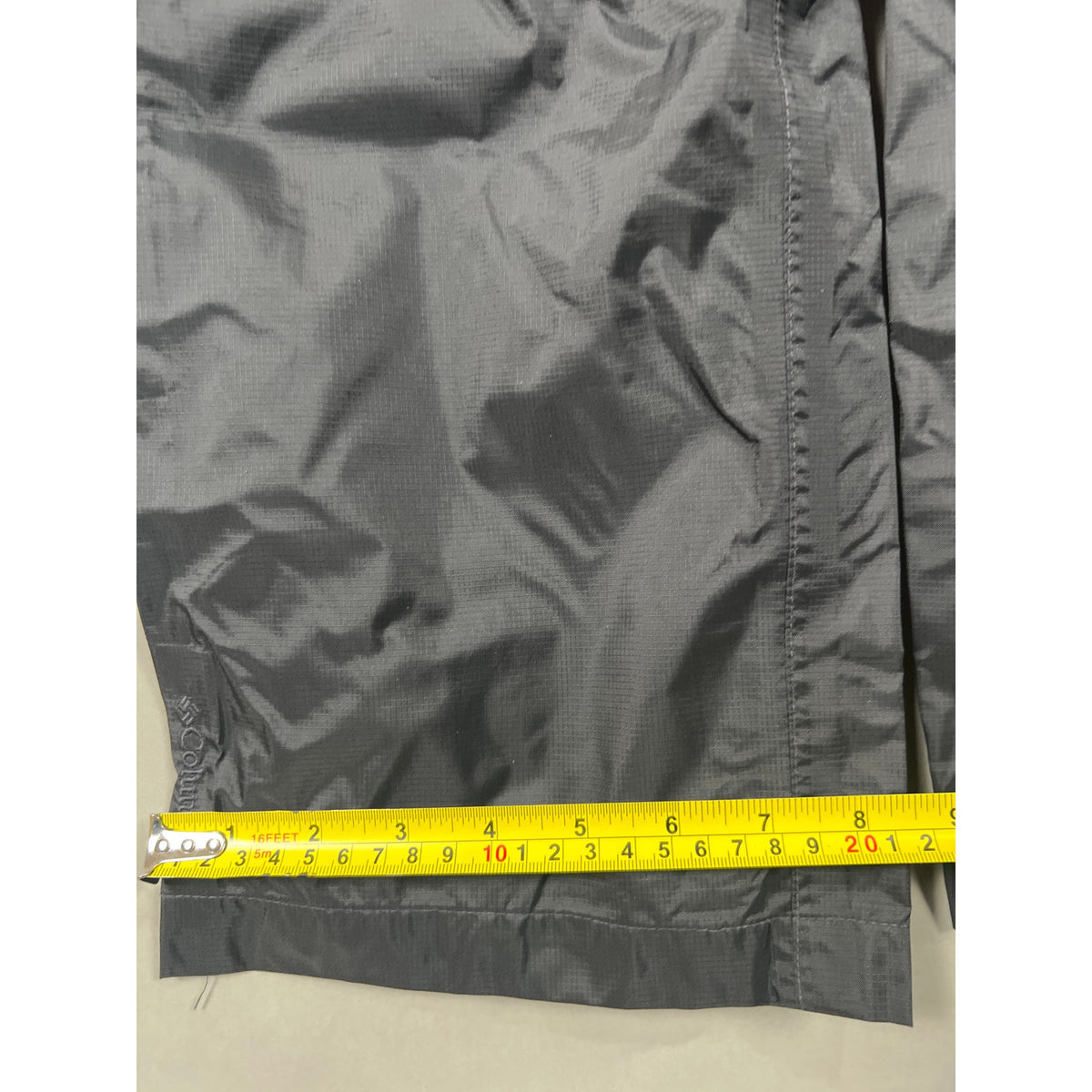 Columbia Titanium Large 100% nylon Omni-shield Water Resistant Ski Pants