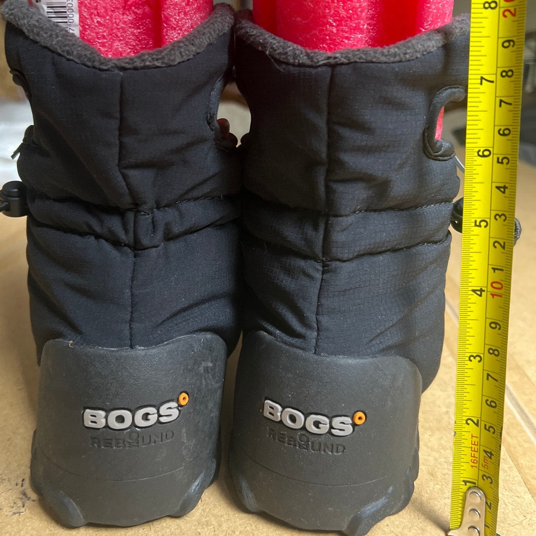 BOGS Black Youth Size 6 Lined Mud/Snow Boots