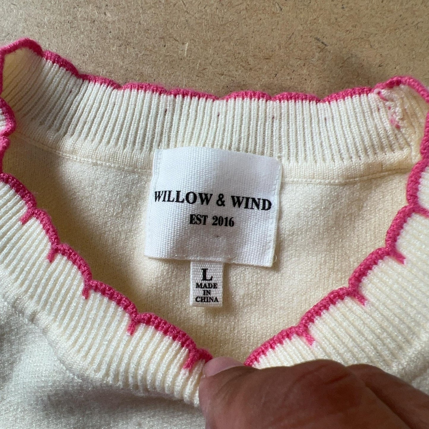 Willow & Wind Sweater Womens L White Pullover Bow Graphic Print Tight-Knit