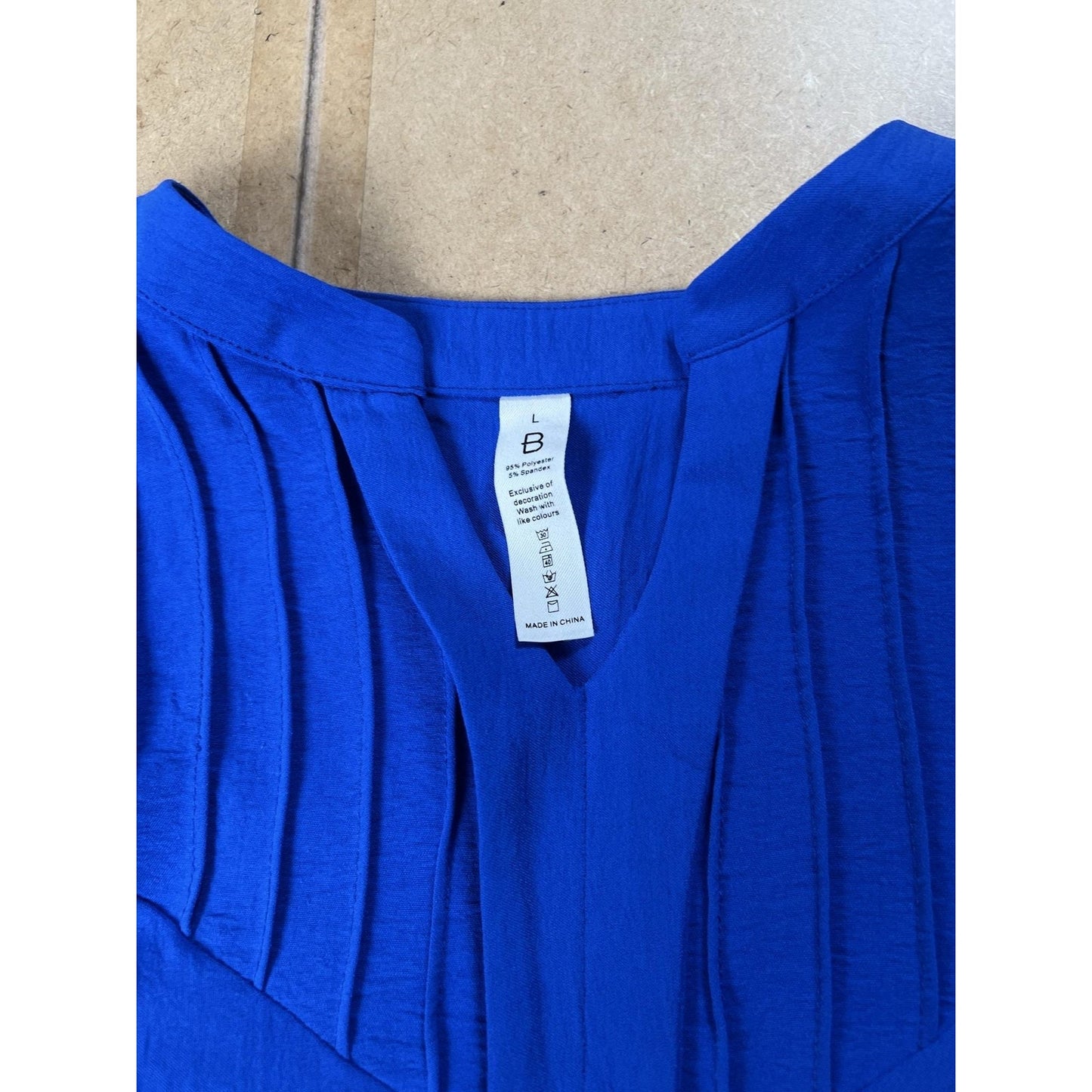 Blouse Womens L Blue V-Neck Long Sleeve Pleated Button Polyester Spandex