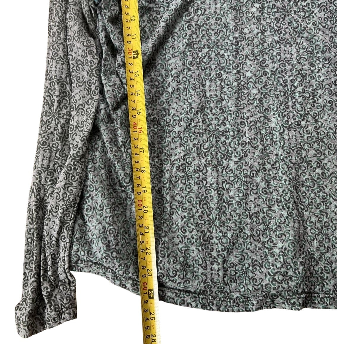Kuhl T-Shirt Womens XL Green V-Neck Long Sleeve Geometric Basic Lightweight