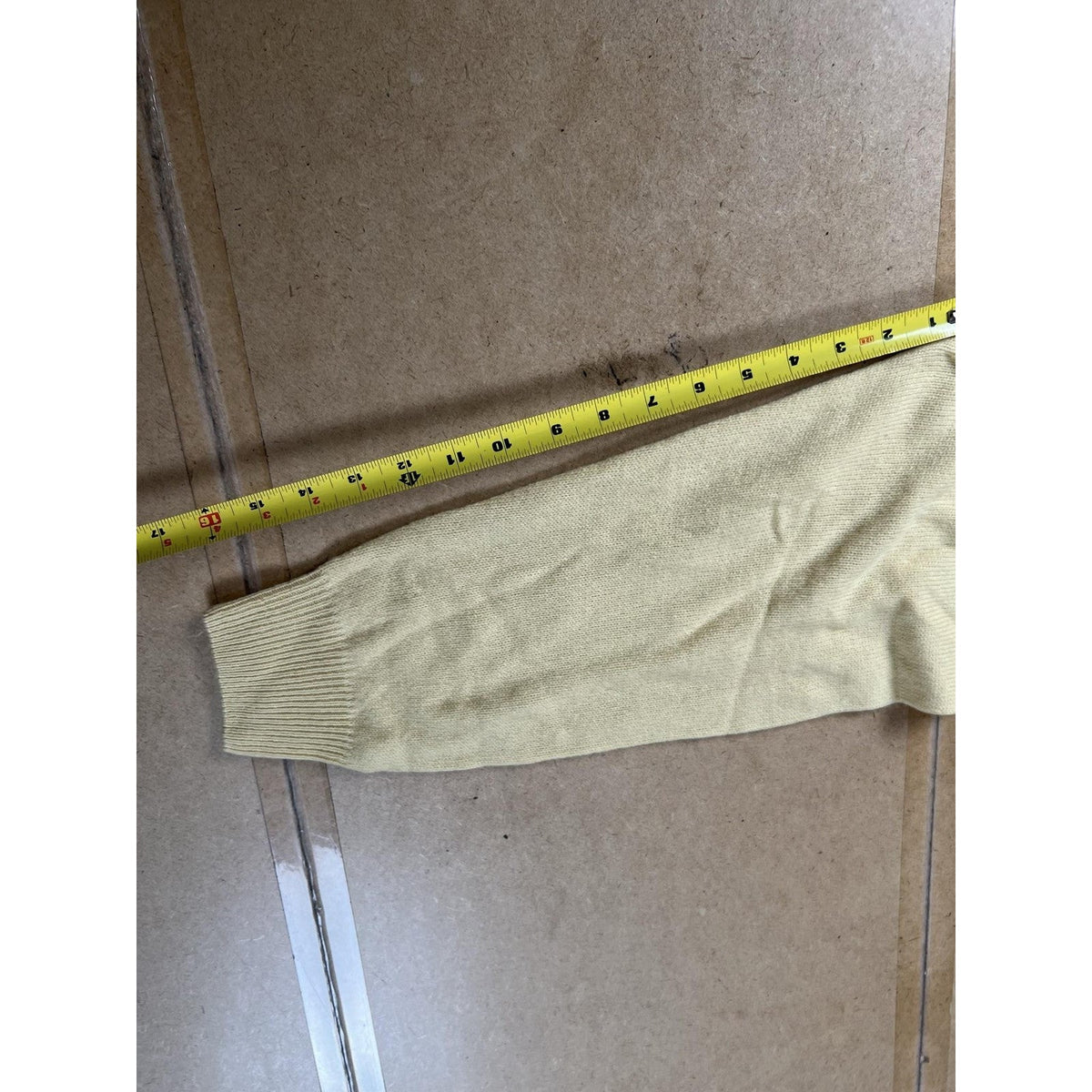 Field Gear Sweater Mens L Yellow V-Neck Cashmere Pullover Lightweight Logo