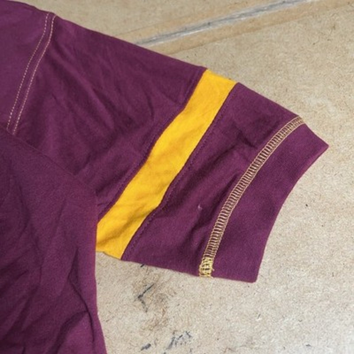 ProEdge T-Shirt Womens XL Red Minnesota Golden Gophers V-Neck Rhinestone