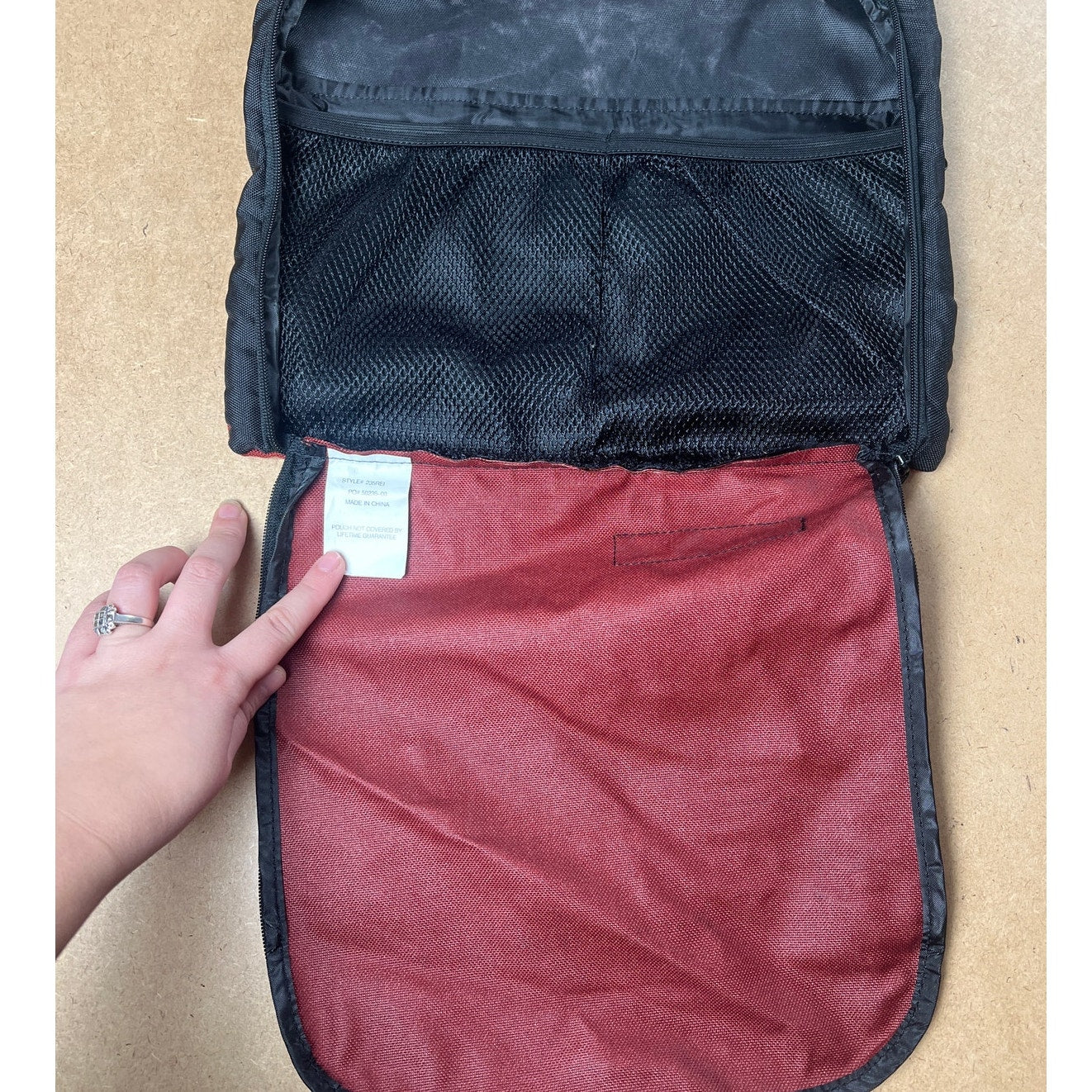 REI Hanging Sundry Personal Items Zipper Travel Pouch Tote Bag