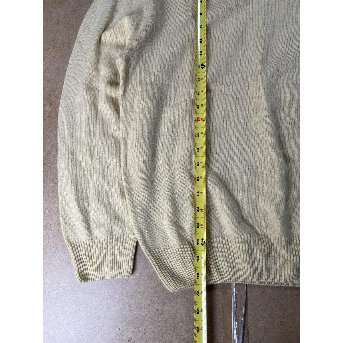 Field Gear Sweater Mens L Yellow V-Neck Cashmere Pullover Lightweight Logo