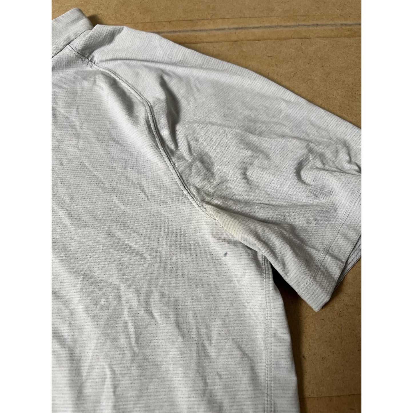 Shirt Mens M Gray Mock Neck 1/2 Zip Pockets Lightweight Polyester Jersey2