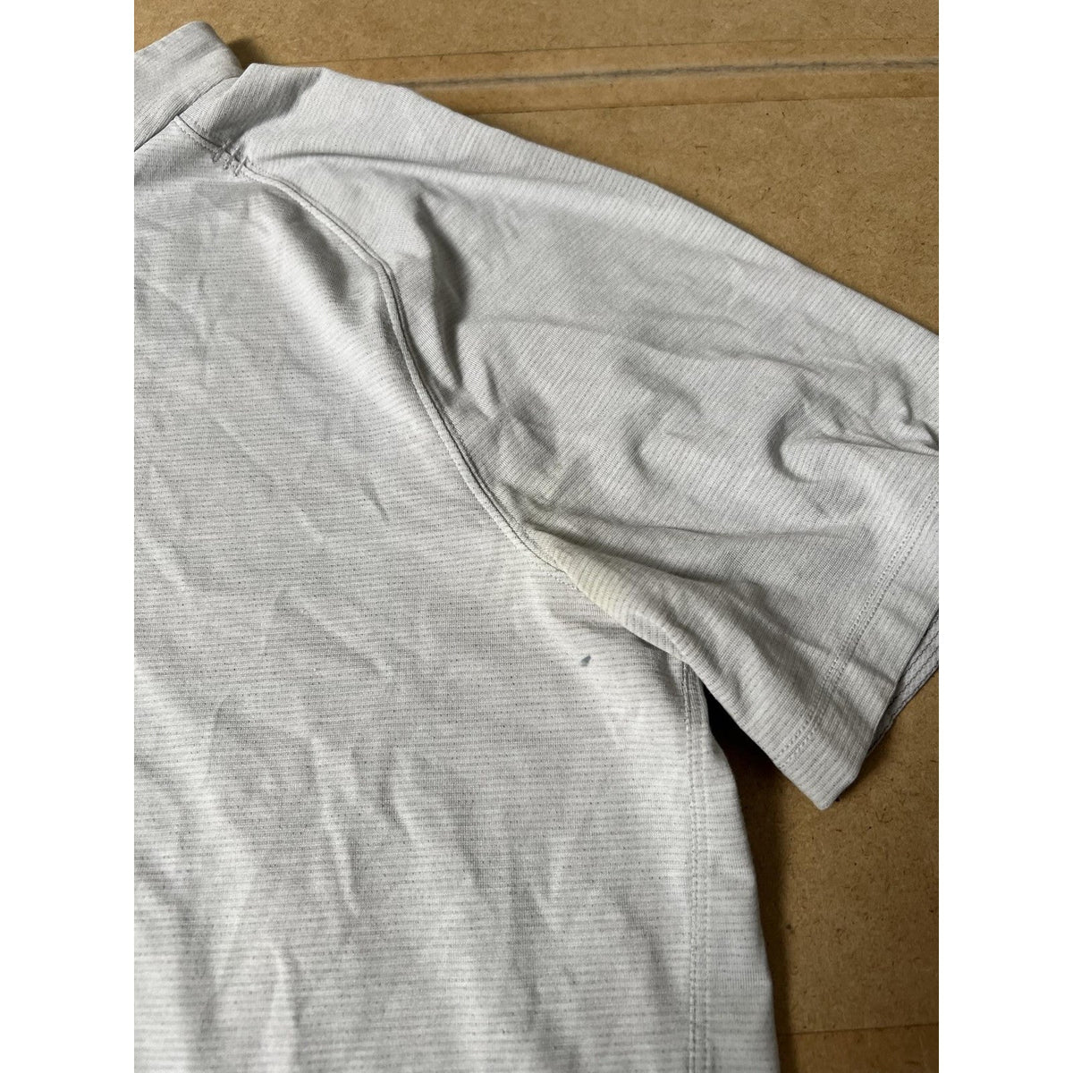 Shirt Mens M Gray Mock Neck 1/2 Zip Pockets Lightweight Polyester Jersey2