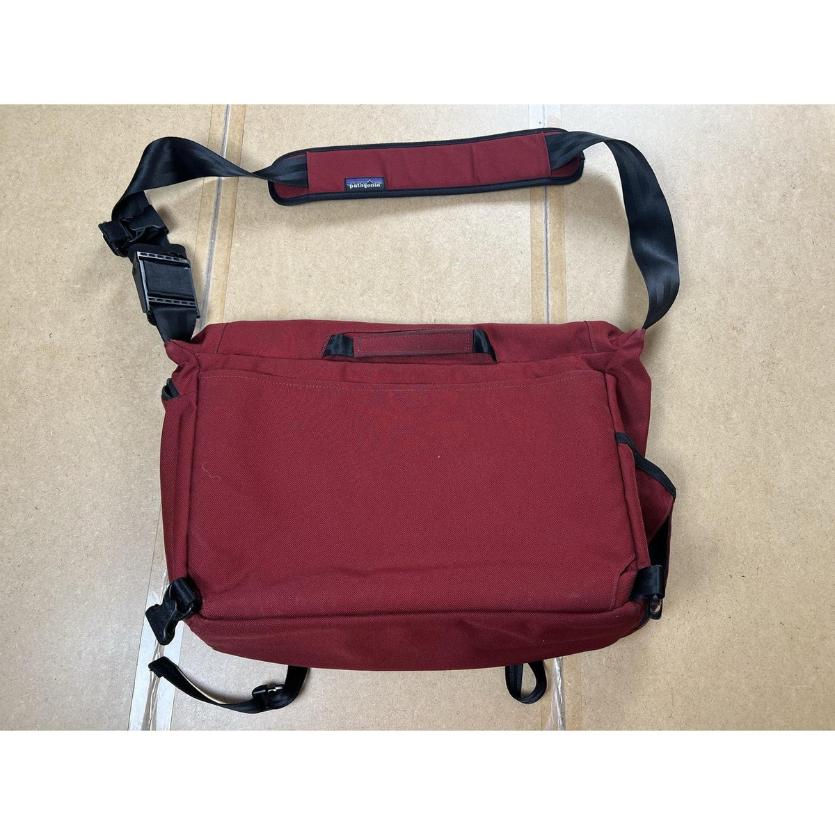 Patagonia Messenger Bag Mens Medium Red Canvas Lined Adjustable Padded