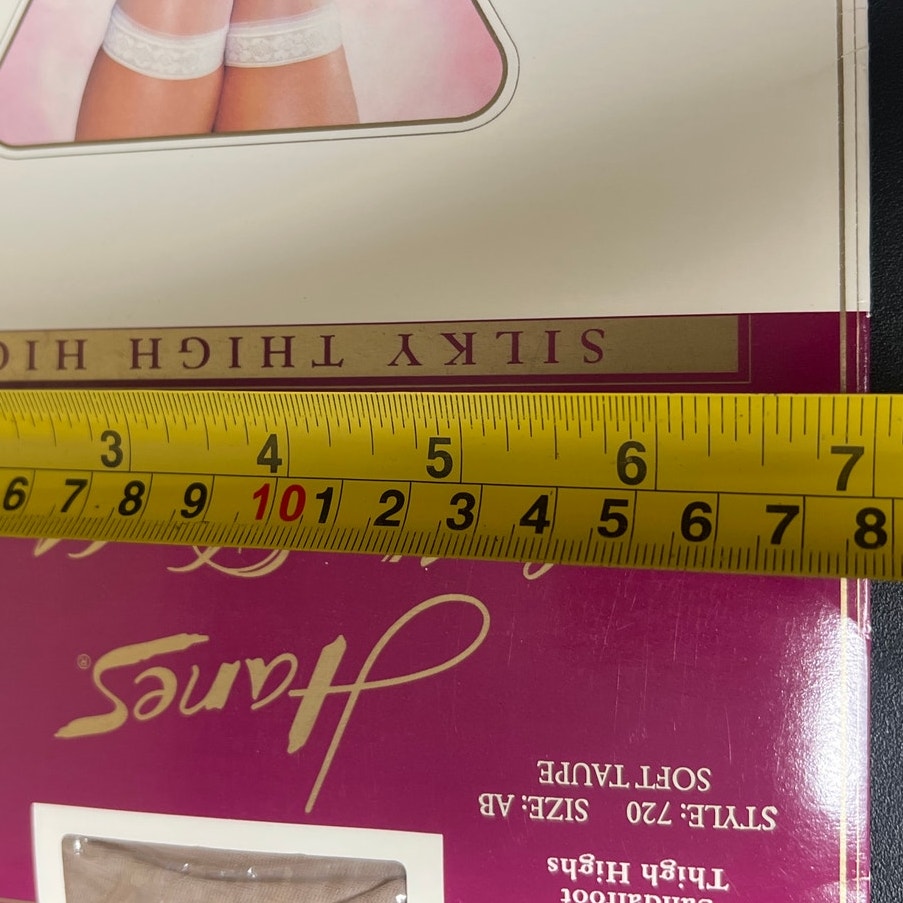Hanes NWT Silk Reflection Silky Thigh Tights Sheer Sandal Foot Size AB
