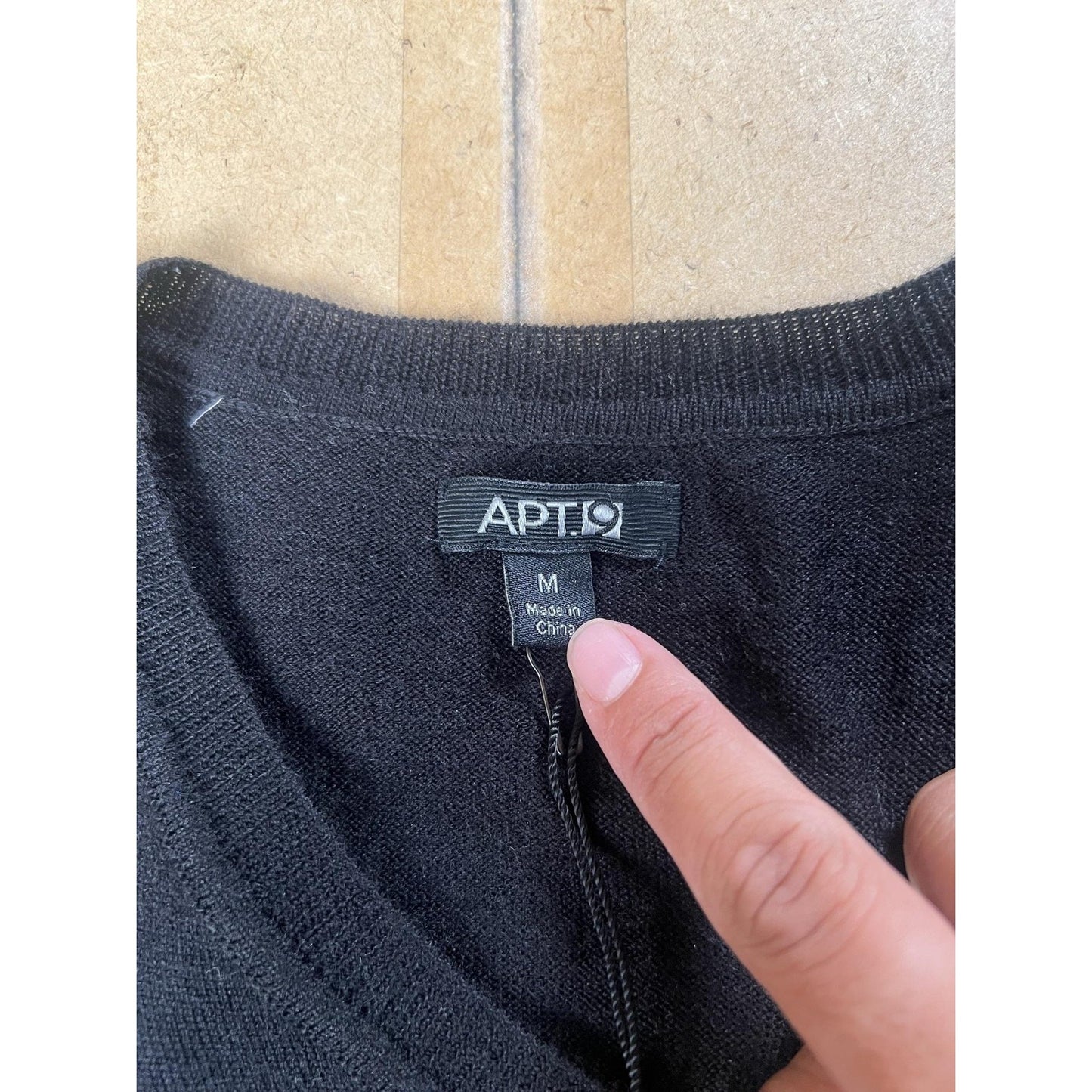 APT 9 Sweater Mens M Black V-Neck Pullover Lightweight Wool Knit Tight-Knit