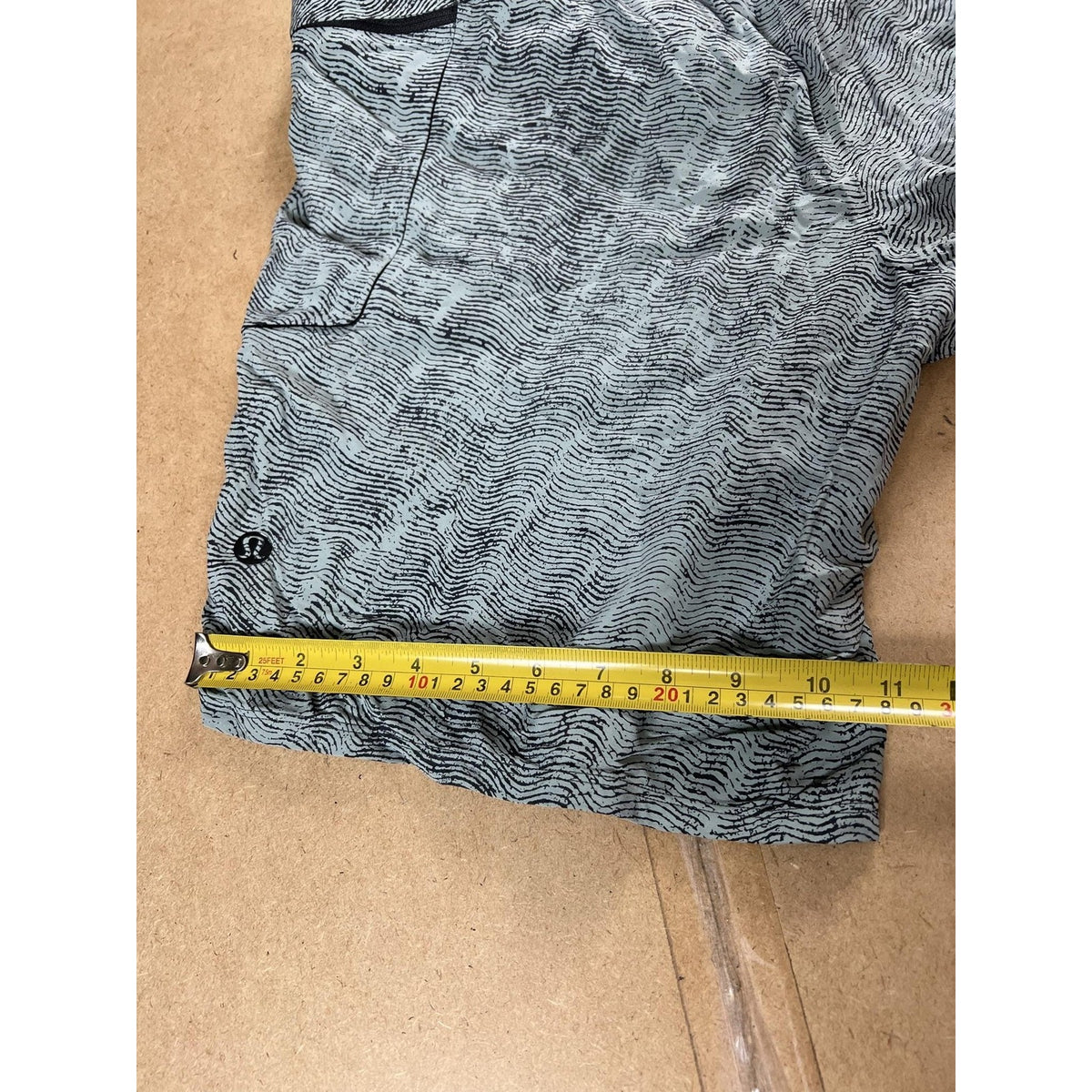 Lululemon Shorts Mens 33 Green Bermuda Microfiber Drawstring Elastic Pockets