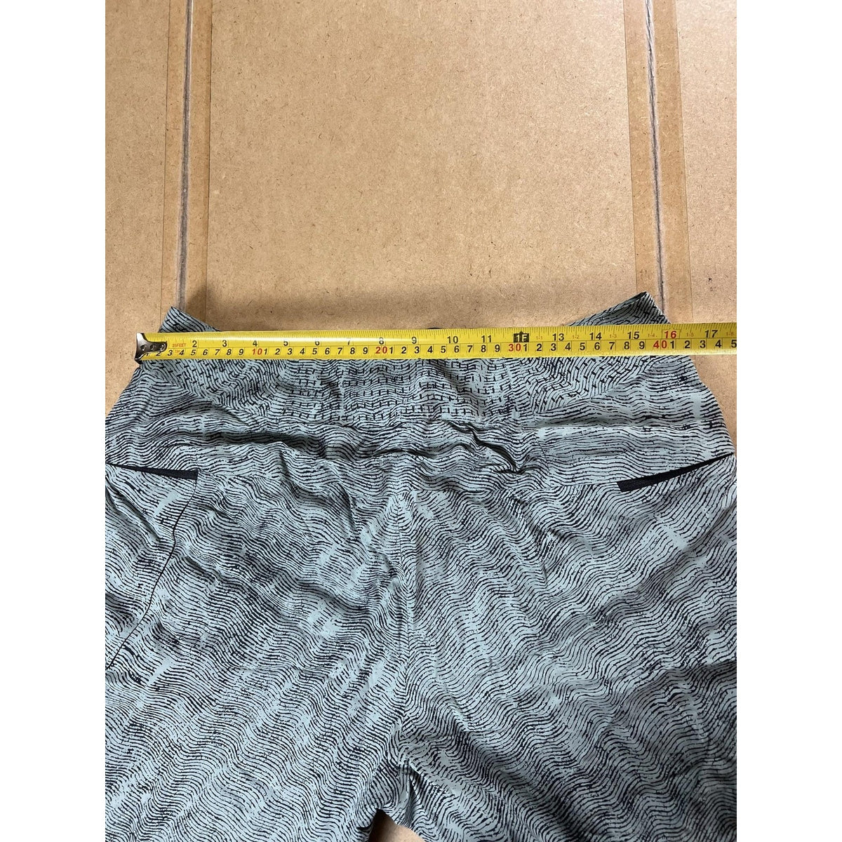 Lululemon Shorts Mens 33 Green Bermuda Microfiber Drawstring Elastic Pockets